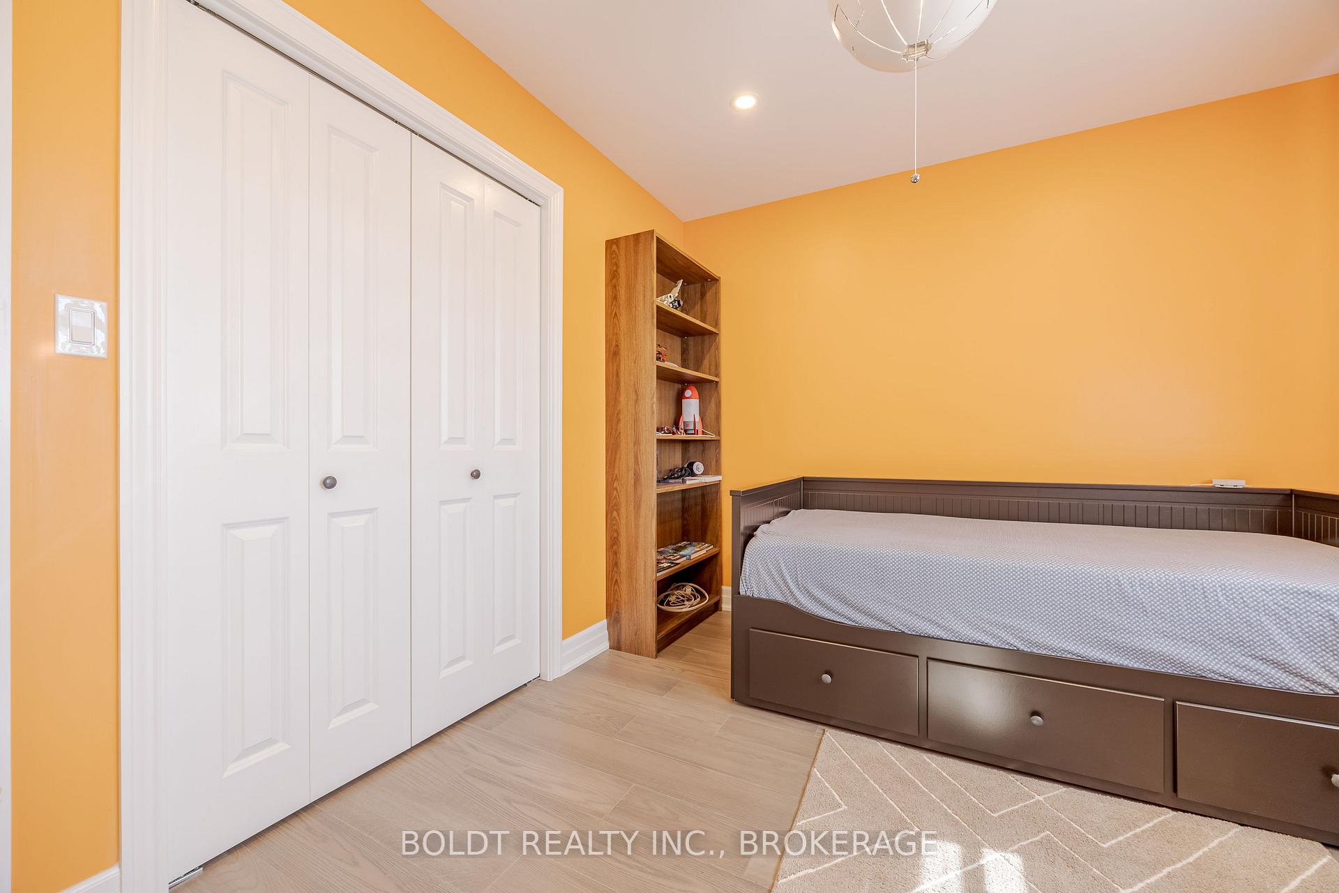 Photo 15 of Upper 50 Crestcombe Road, St. Catharines, Ridley — HOMEH