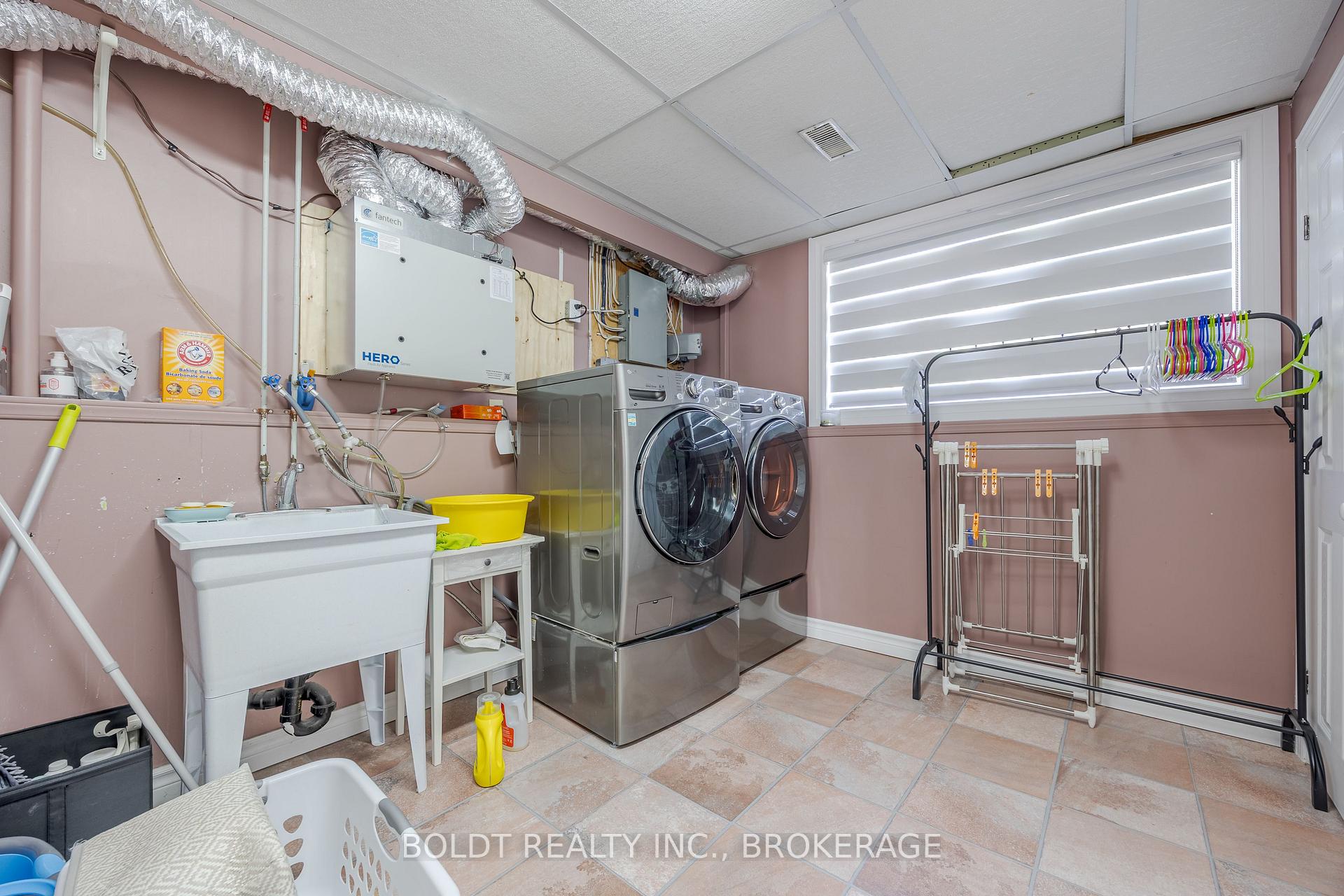 Photo 17 of Upper 50 Crestcombe Road, St. Catharines, Ridley — HOMEH