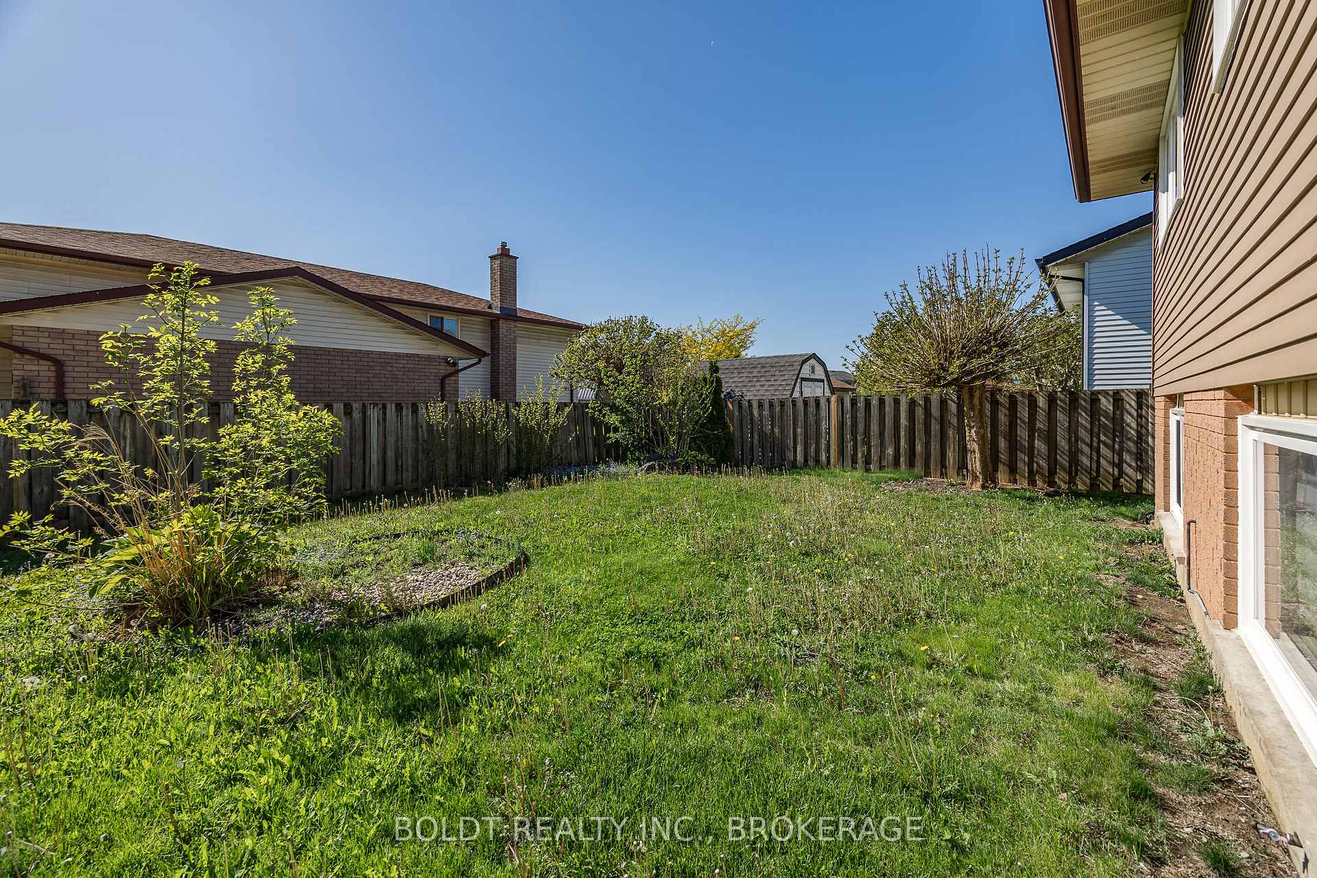 Photo 18 of Upper 50 Crestcombe Road, St. Catharines, Ridley — HOMEH