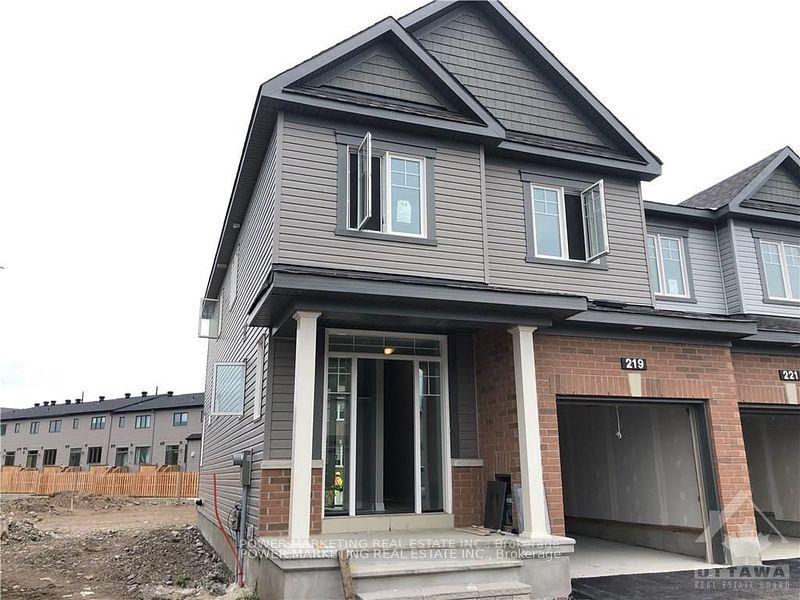 Front of 219 Bandelier Way