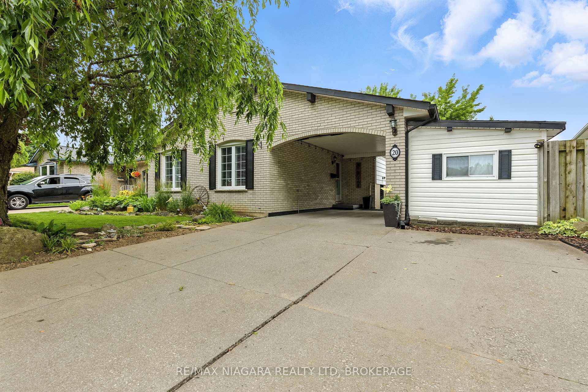 Photo 1 of 20 Centennial Drive, St. Catharines, Lakeport — HOMEH