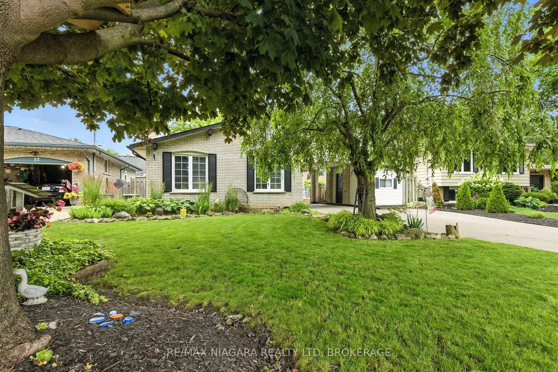 Photo 3 of 20 Centennial Drive, St. Catharines, Lakeport — HOMEH