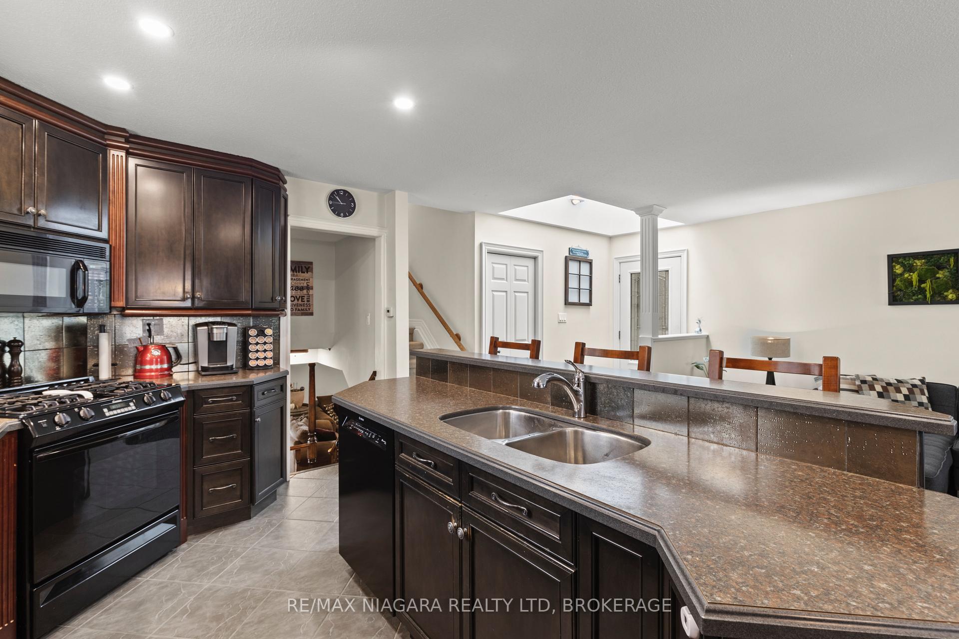 Photo 12 of 20 Centennial Drive, St. Catharines, Lakeport — HOMEH