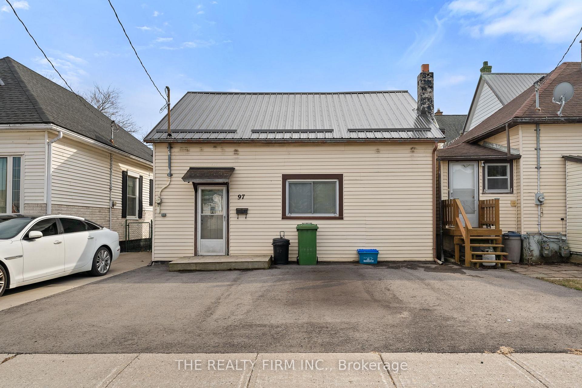 Photo 7 of 18 Fourth Avenue, St. Thomas — HOMEH