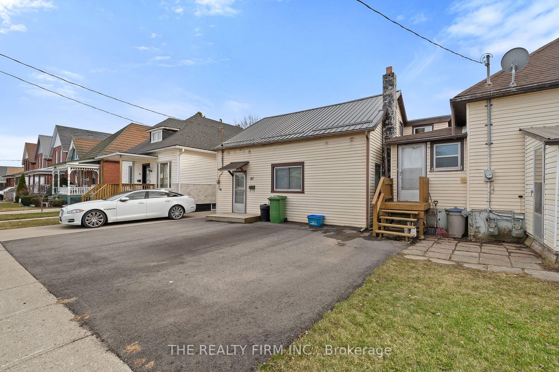 Photo 8 of 18 Fourth Avenue, St. Thomas — HOMEH