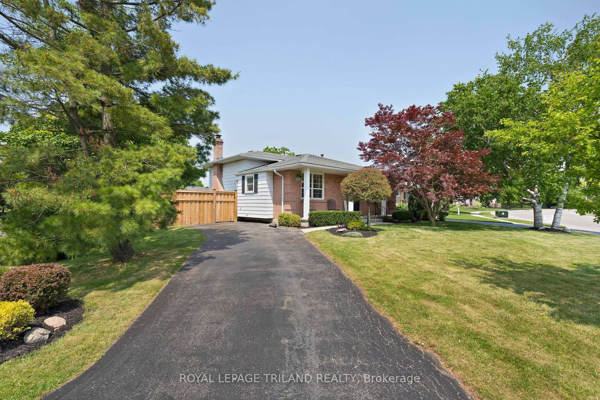 Photo 2 of 126 Highview Drive, St. Thomas — HOMEH
