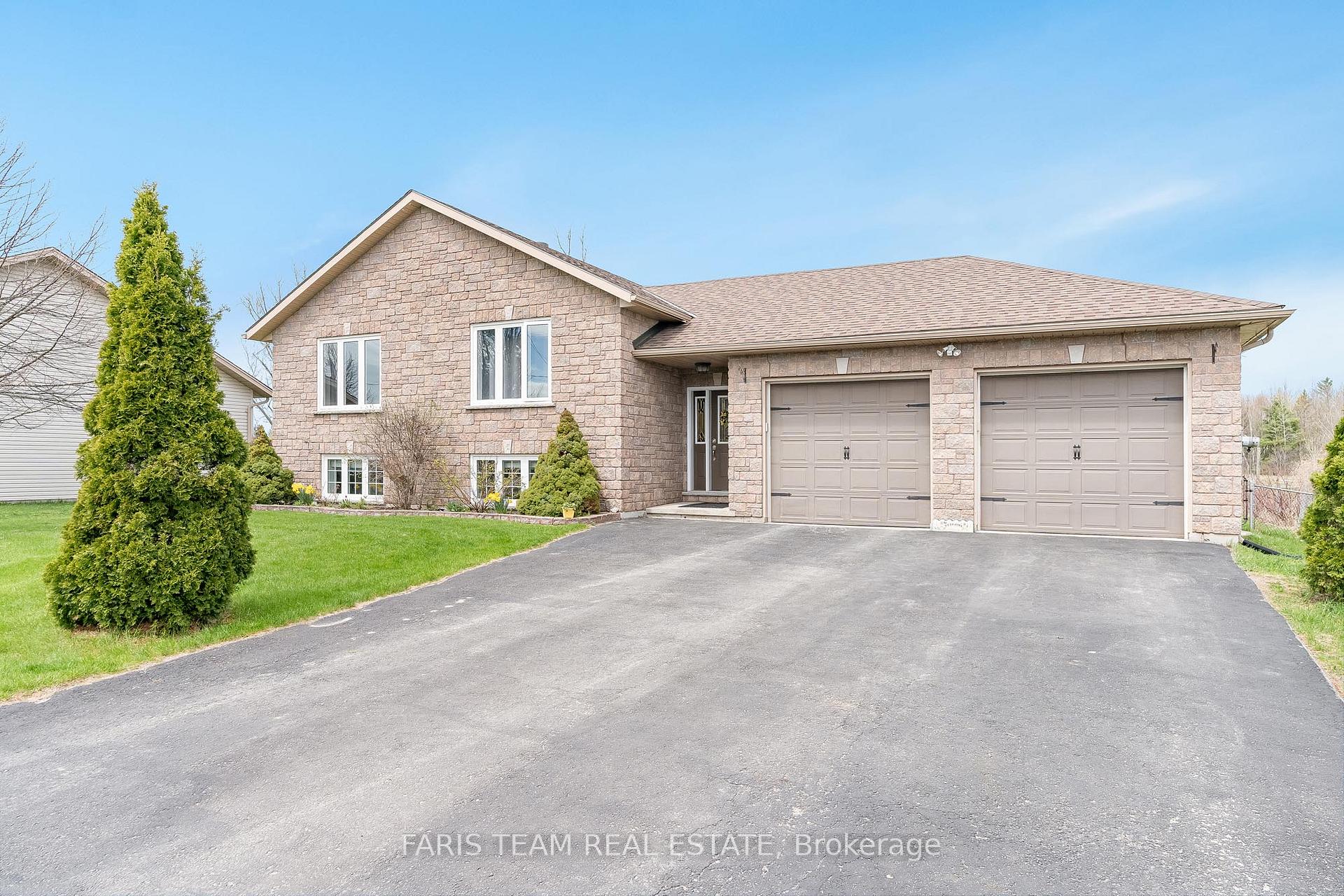 Photo 1 of 1032 Flos Road 4 E, Springwater, Phelpston — HOMEH