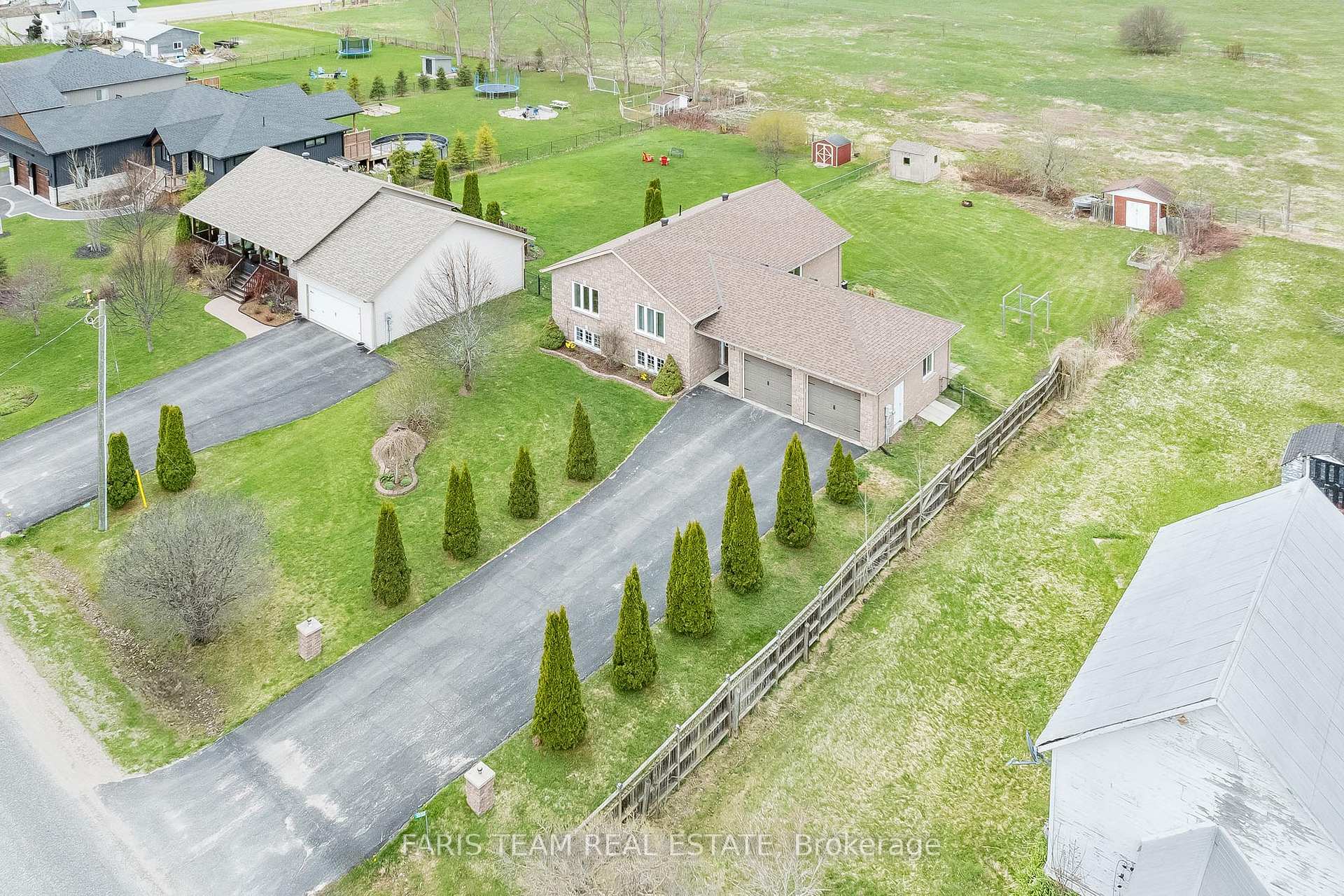 Photo 2 of 1032 Flos Road 4 E, Springwater, Phelpston — HOMEH