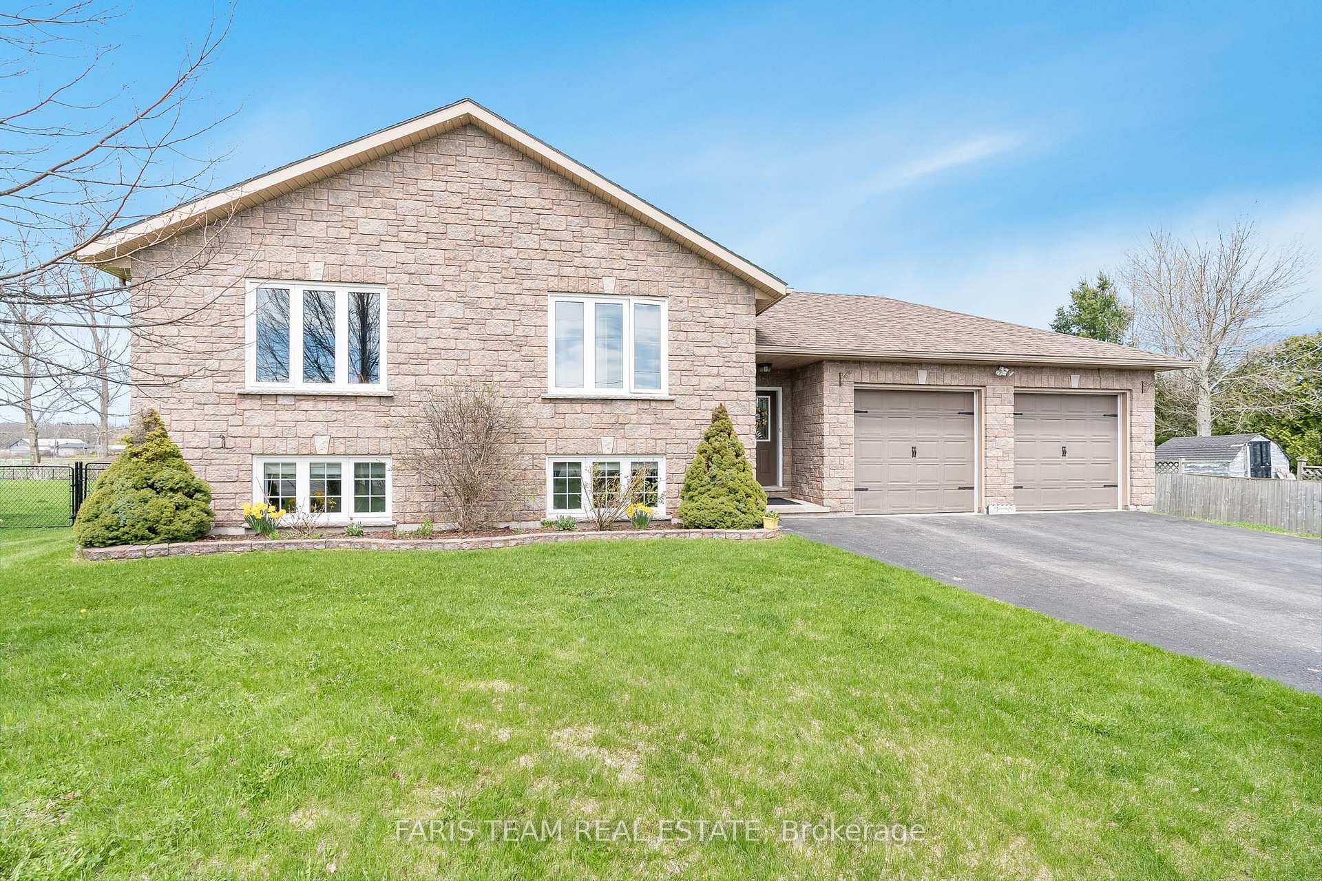 Photo 3 of 1032 Flos Road 4 E, Springwater, Phelpston — HOMEH