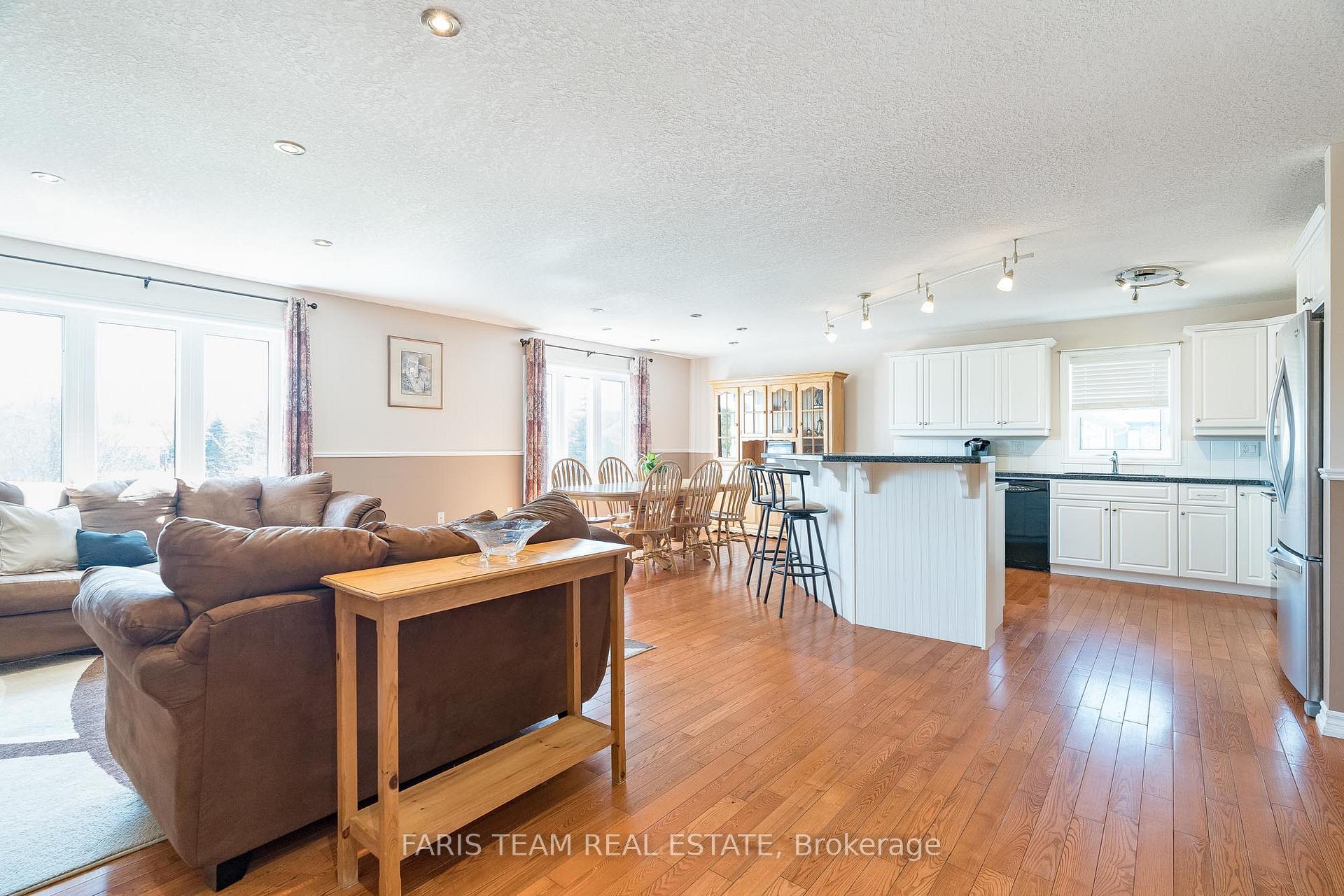 Photo 6 of 1032 Flos Road 4 E, Springwater, Phelpston — HOMEH