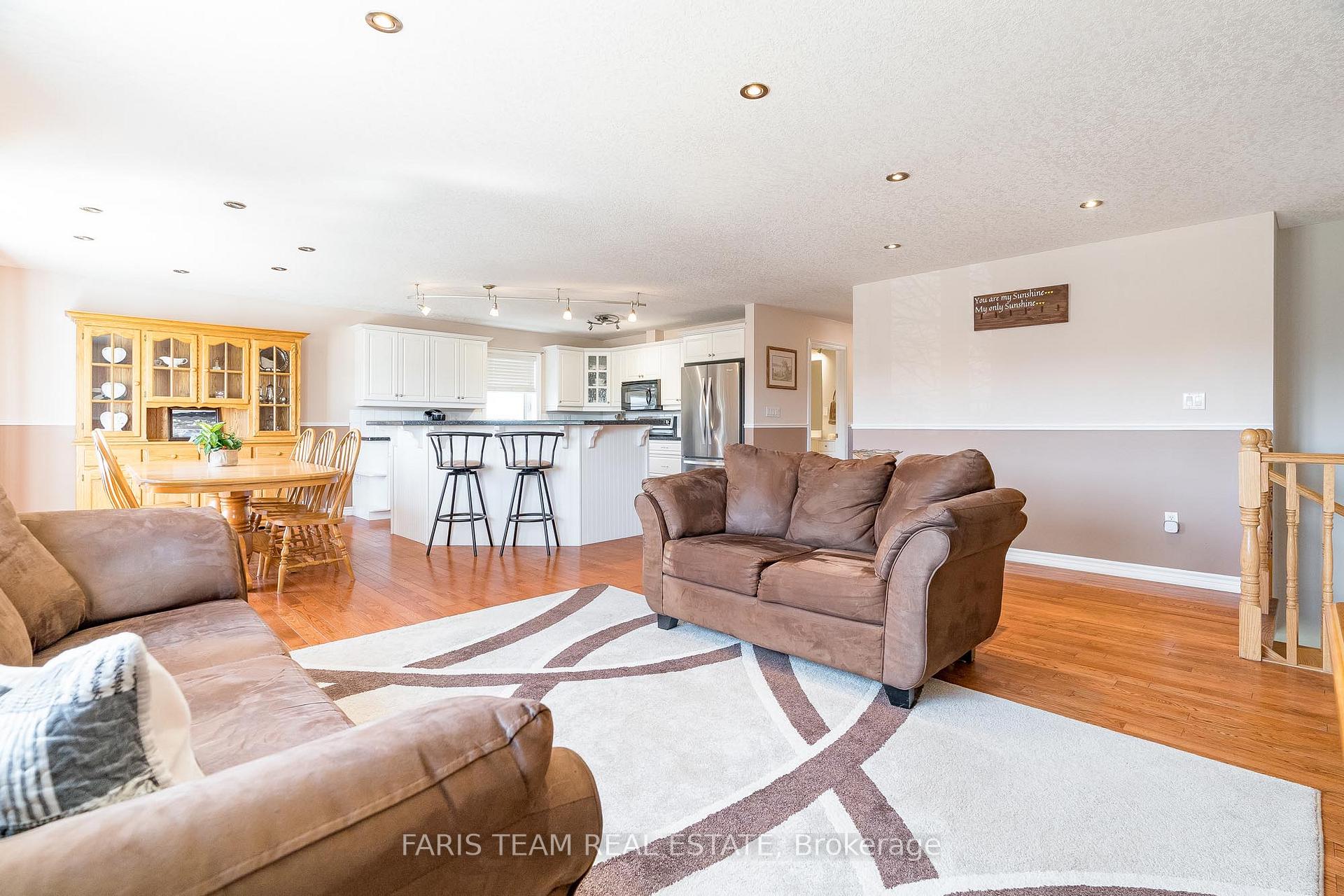 Photo 13 of 1032 Flos Road 4 E, Springwater, Phelpston — HOMEH