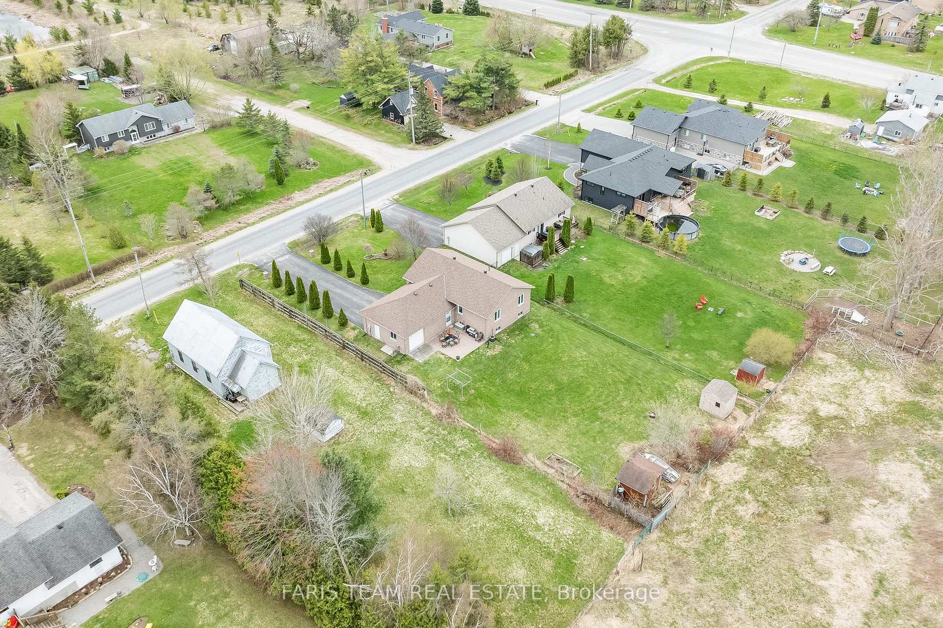 Photo 31 of 1032 Flos Road 4 E, Springwater, Phelpston — HOMEH
