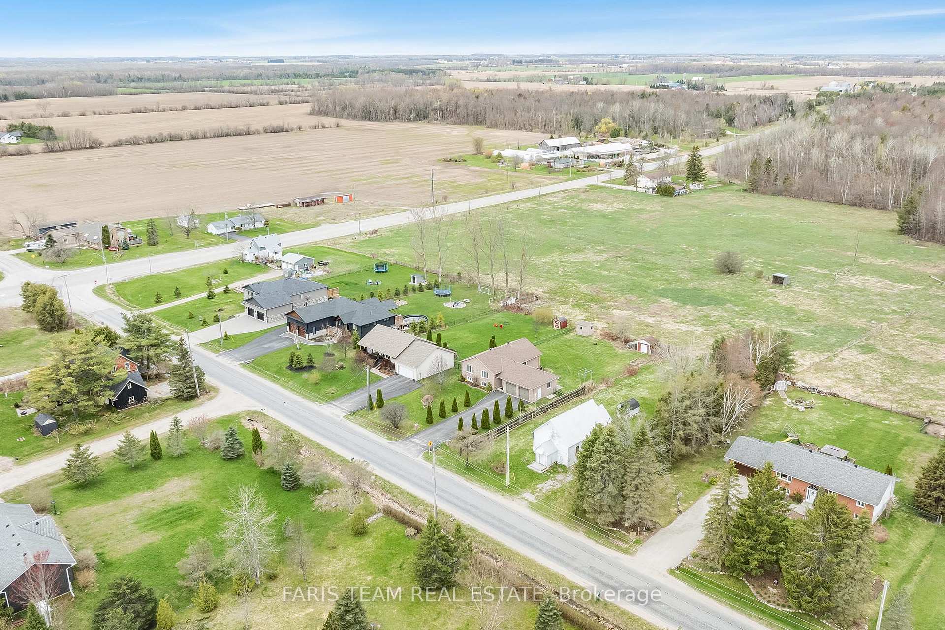 Photo 32 of 1032 Flos Road 4 E, Springwater, Phelpston — HOMEH