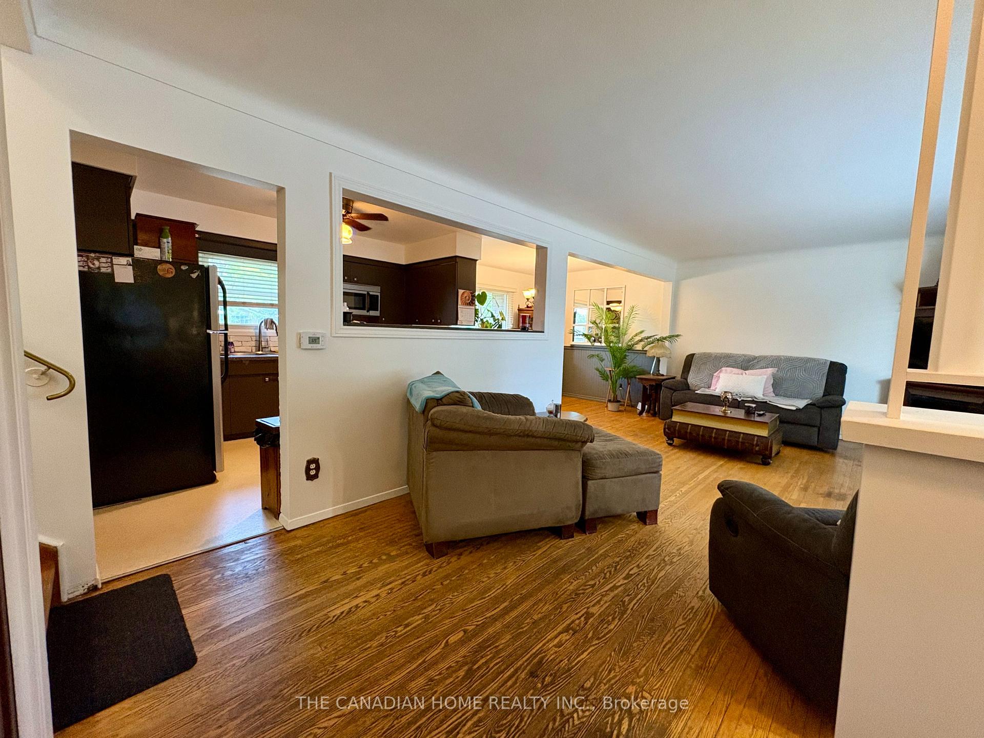 Photo 2 of 37 Viking Drive, St. Catharines, Bunting/Linwell — HOMEH