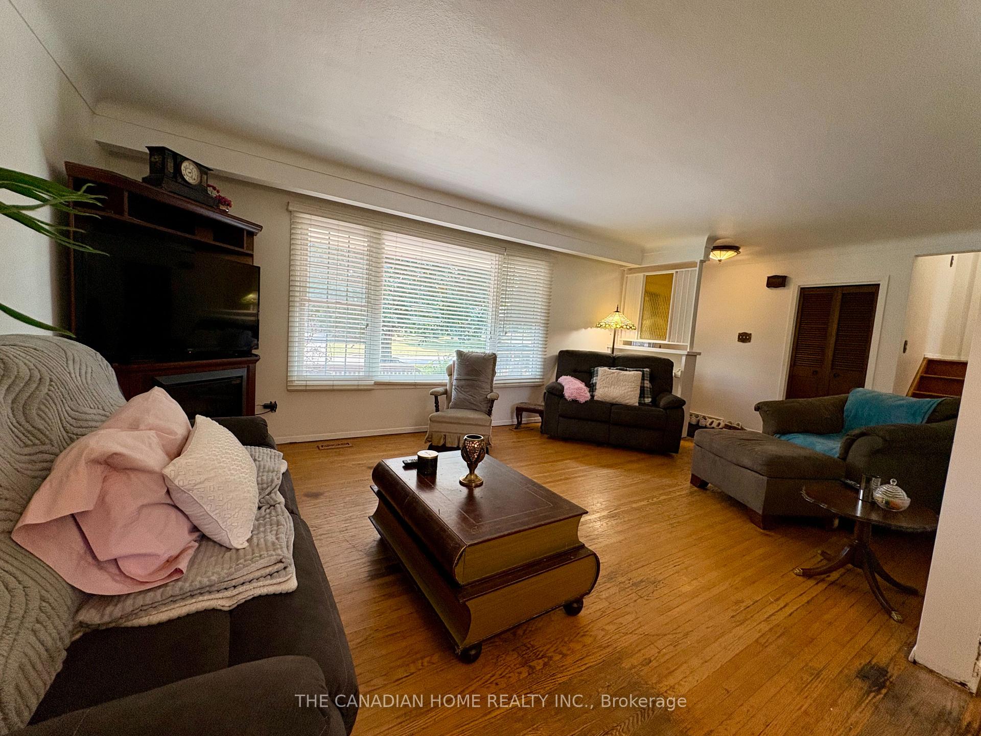 Photo 4 of 37 Viking Drive, St. Catharines, Bunting/Linwell — HOMEH