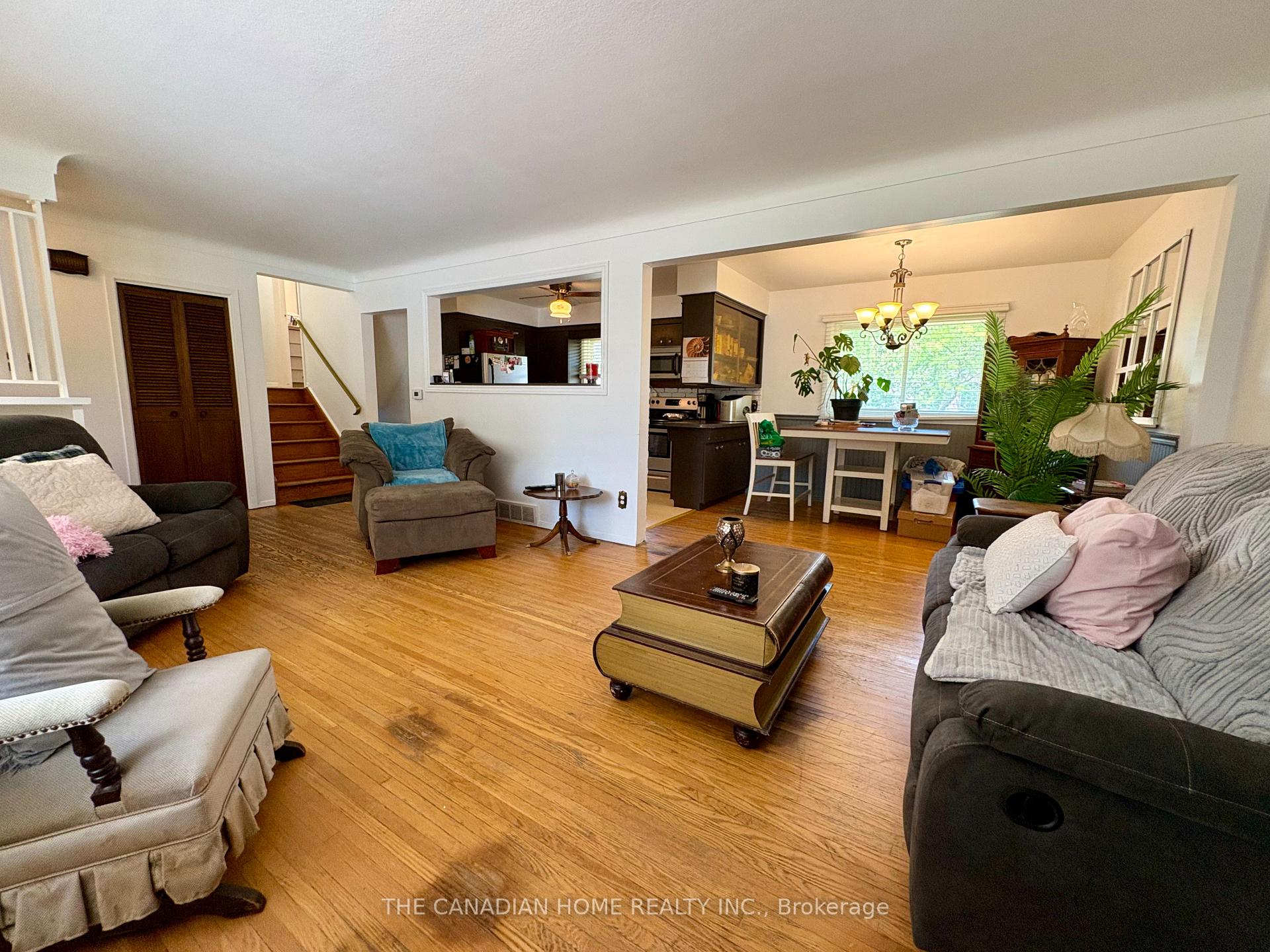 Photo 5 of 37 Viking Drive, St. Catharines, Bunting/Linwell — HOMEH