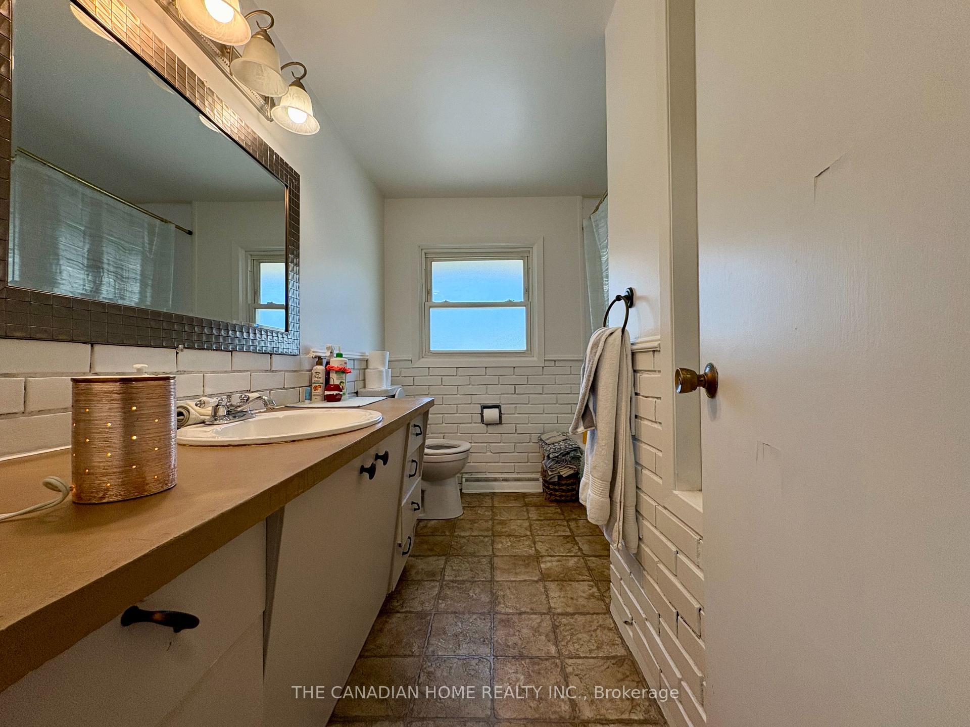 Photo 10 of 37 Viking Drive, St. Catharines, Bunting/Linwell — HOMEH