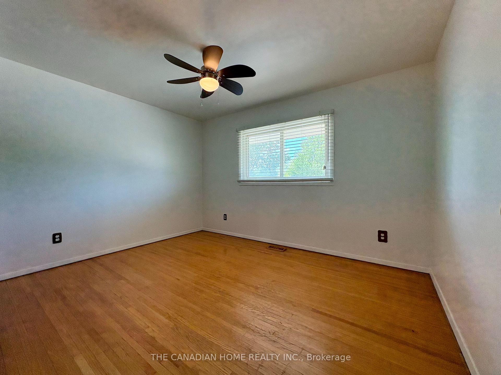 Photo 12 of 37 Viking Drive, St. Catharines, Bunting/Linwell — HOMEH