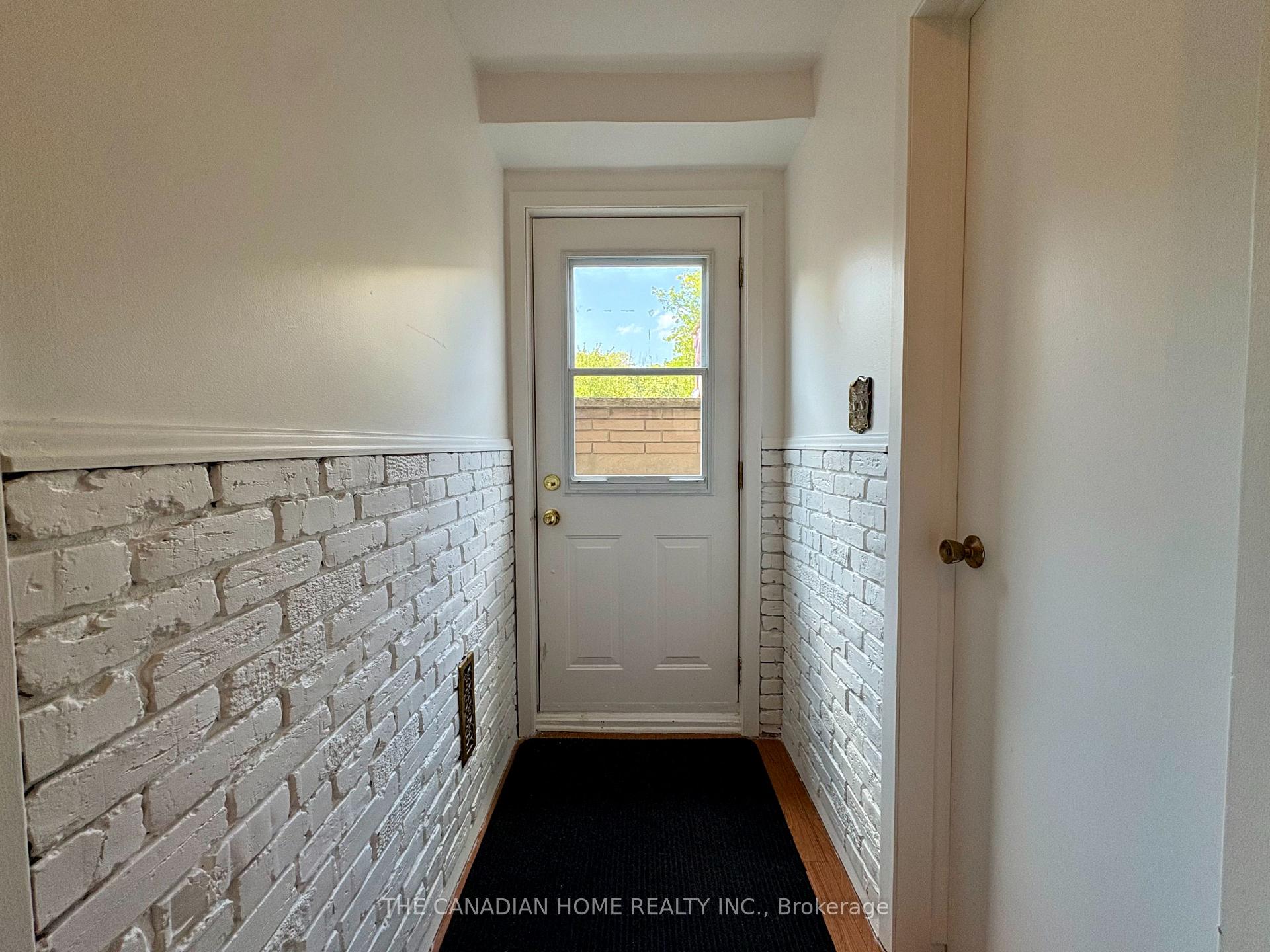 Photo 23 of 37 Viking Drive, St. Catharines, Bunting/Linwell — HOMEH