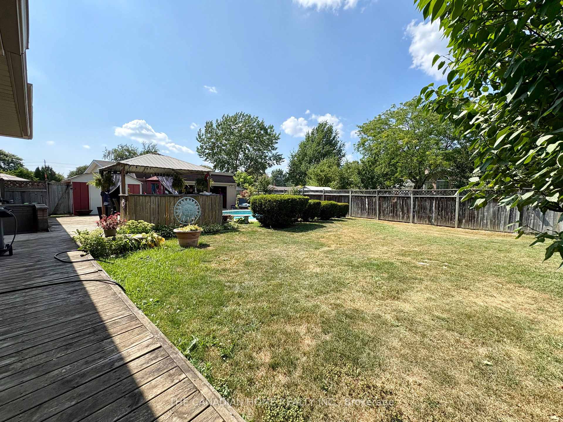 Photo 25 of 37 Viking Drive, St. Catharines, Bunting/Linwell — HOMEH