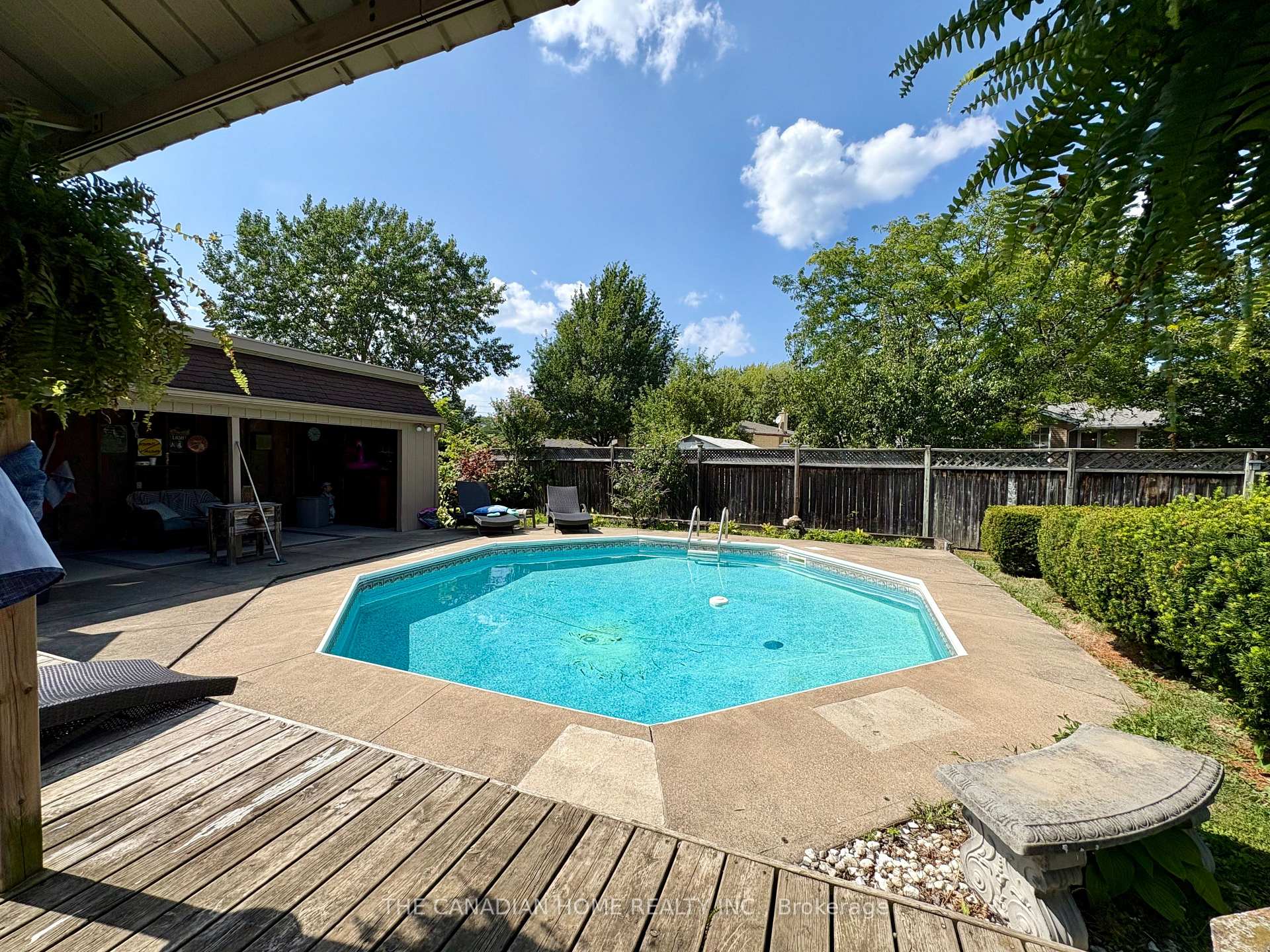 Photo 27 of 37 Viking Drive, St. Catharines, Bunting/Linwell — HOMEH