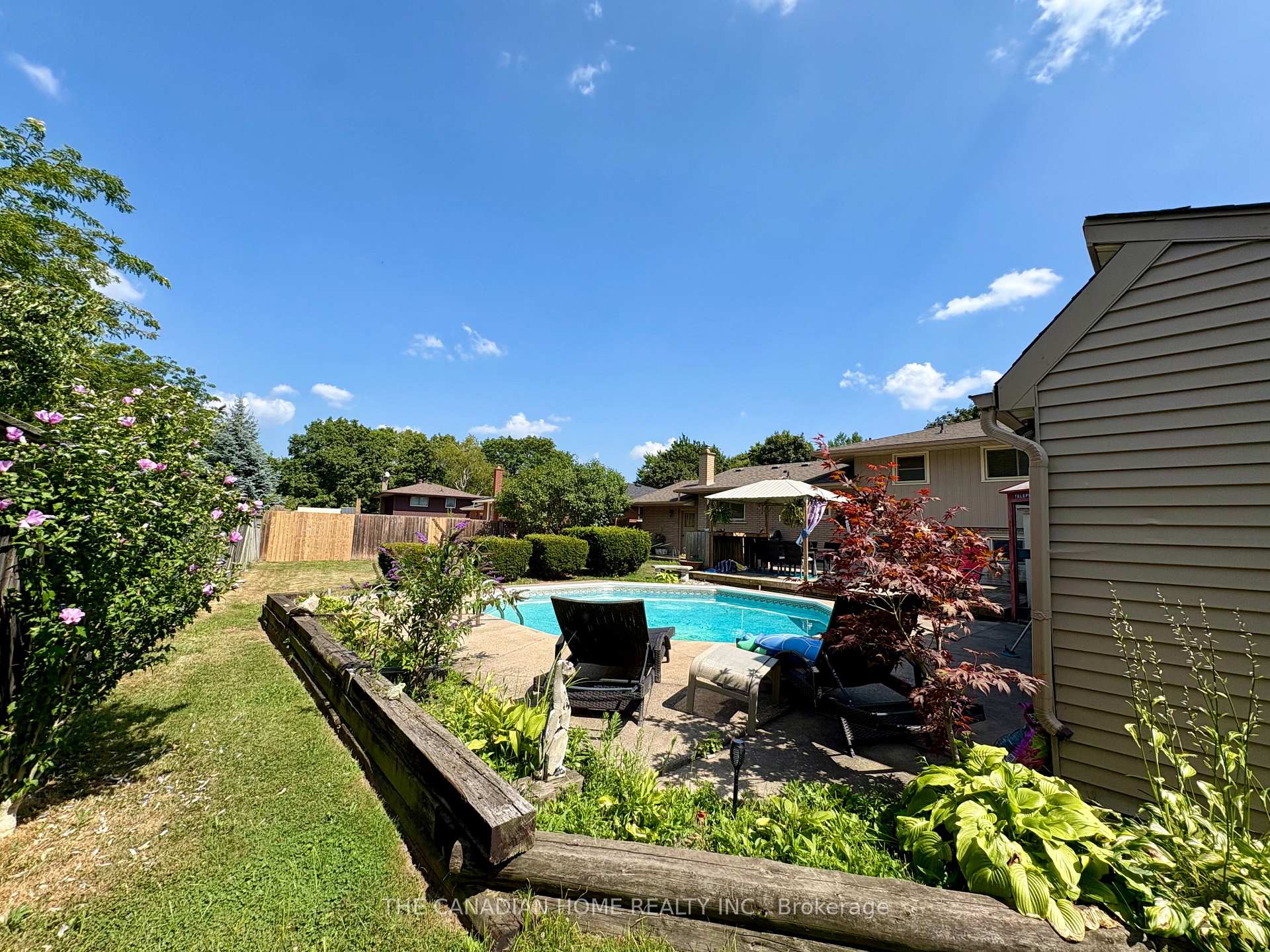 Photo 29 of 37 Viking Drive, St. Catharines, Bunting/Linwell — HOMEH