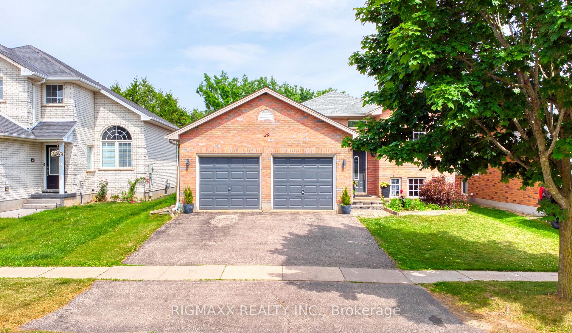 Photo 2 of 29 Ponsford Place, St. Thomas — HOMEH