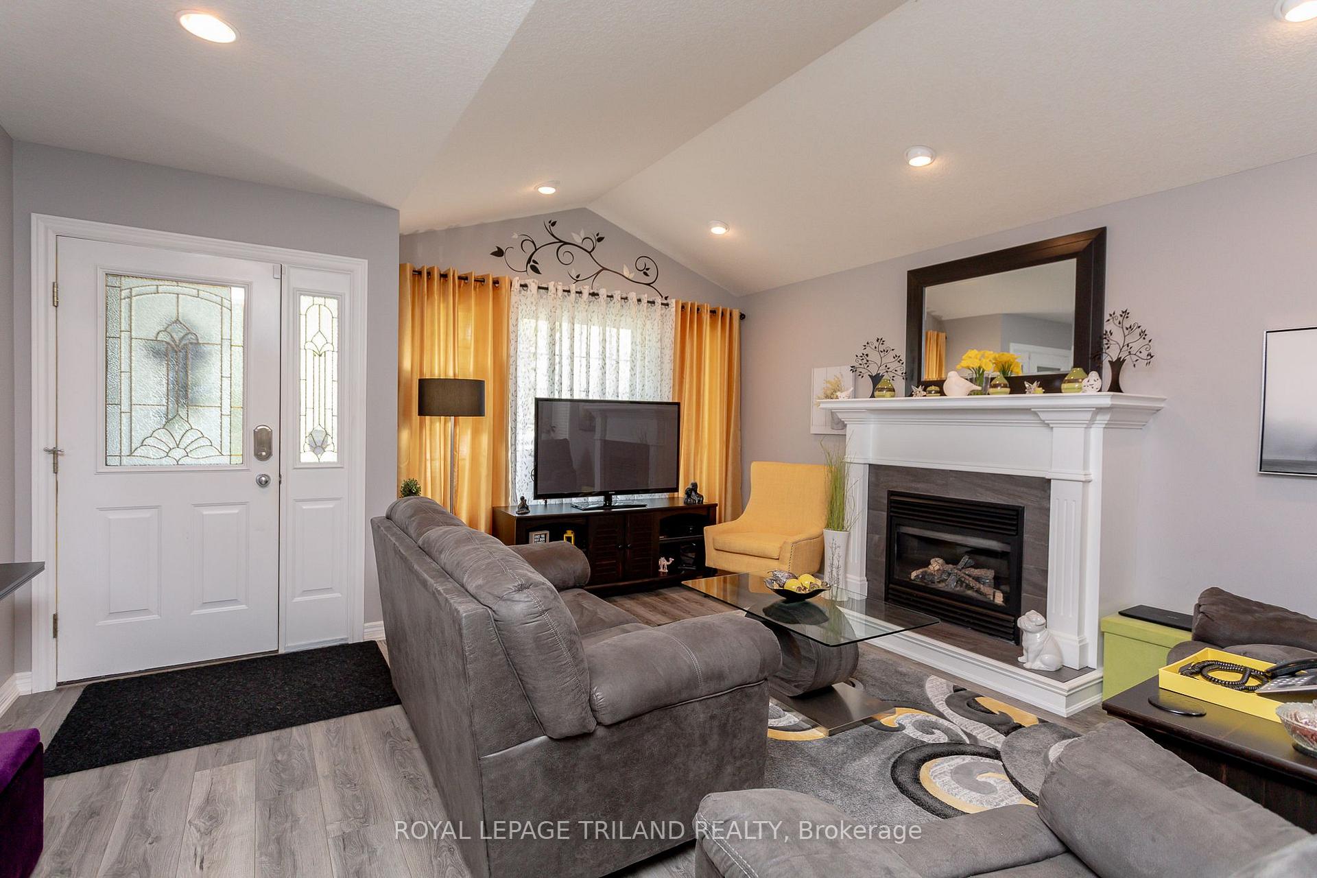 Photo 8 of 53 Augusta Crescent, St. Thomas — HOMEH