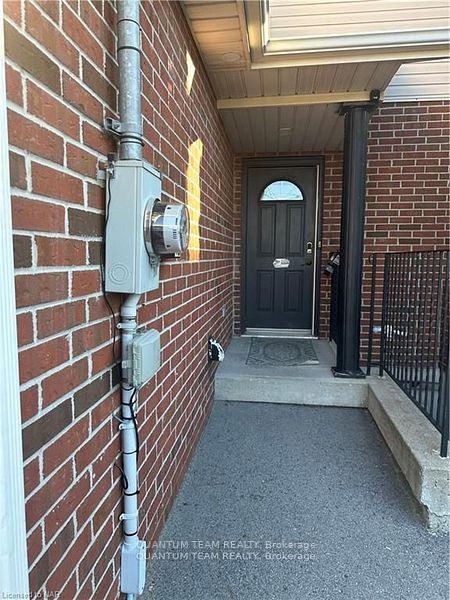 Photo 2 of Unit Upper Level, 4 C Dixie Road, St. Catharines, Fairview — HOMEH