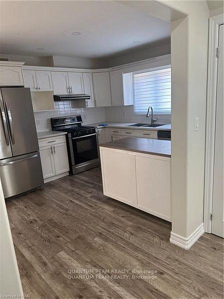 Photo 5 of Unit Upper Level, 4 C Dixie Road, St. Catharines, Fairview — HOMEH