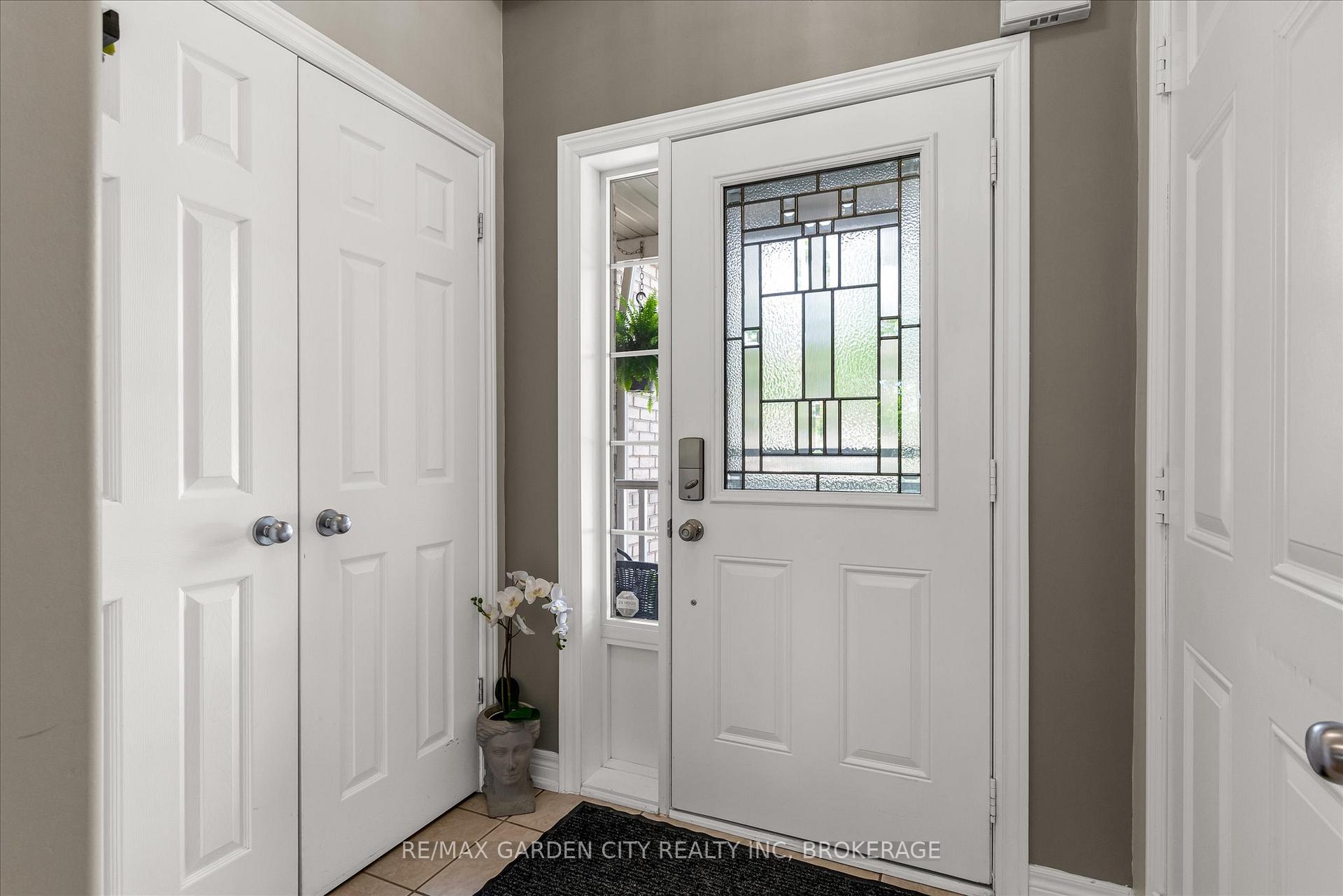 Photo 3 of 12 Chloe Street, St. Catharines, E. Chester — HOMEH