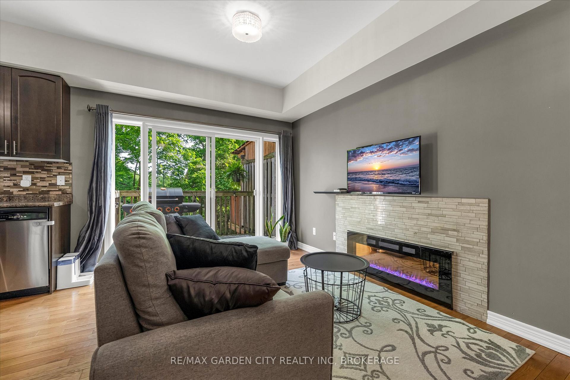Photo 5 of 12 Chloe Street, St. Catharines, E. Chester — HOMEH