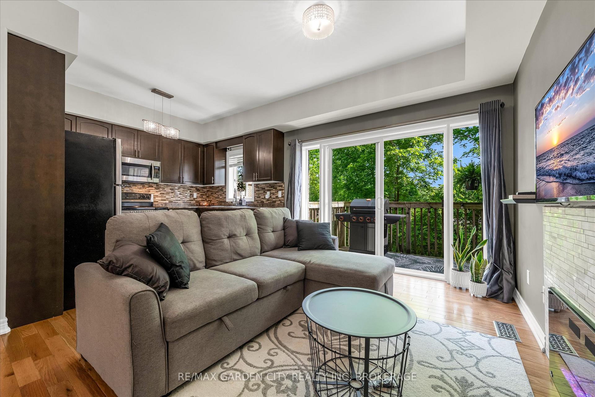 Photo 8 of 12 Chloe Street, St. Catharines, E. Chester — HOMEH