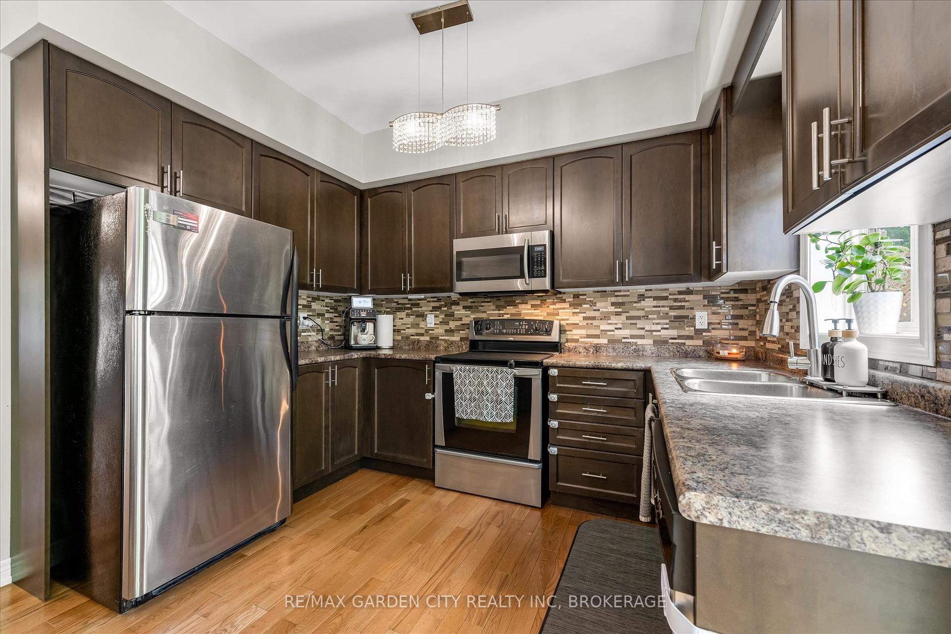 Photo 9 of 12 Chloe Street, St. Catharines, E. Chester — HOMEH