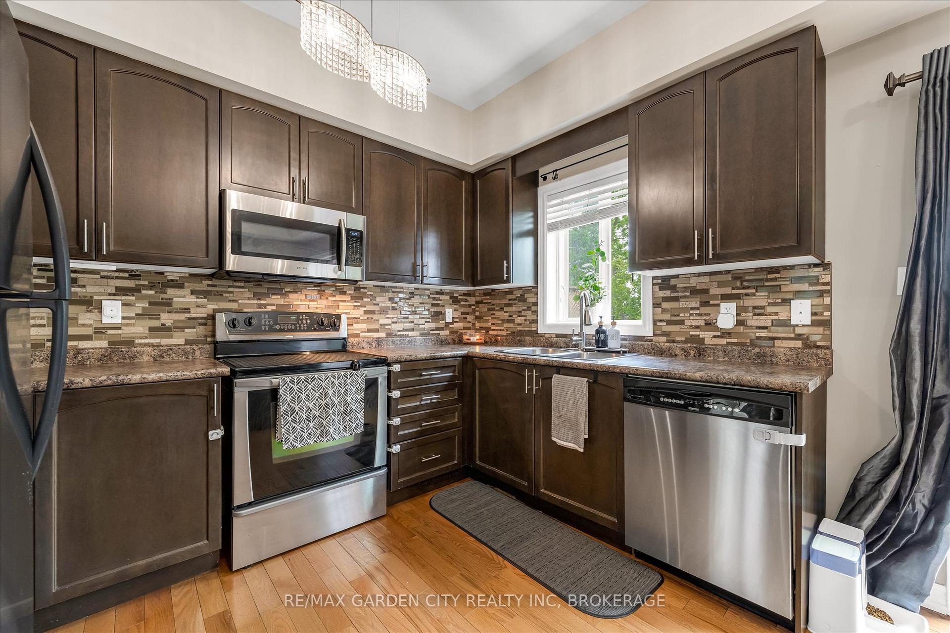 Photo 10 of 12 Chloe Street, St. Catharines, E. Chester — HOMEH