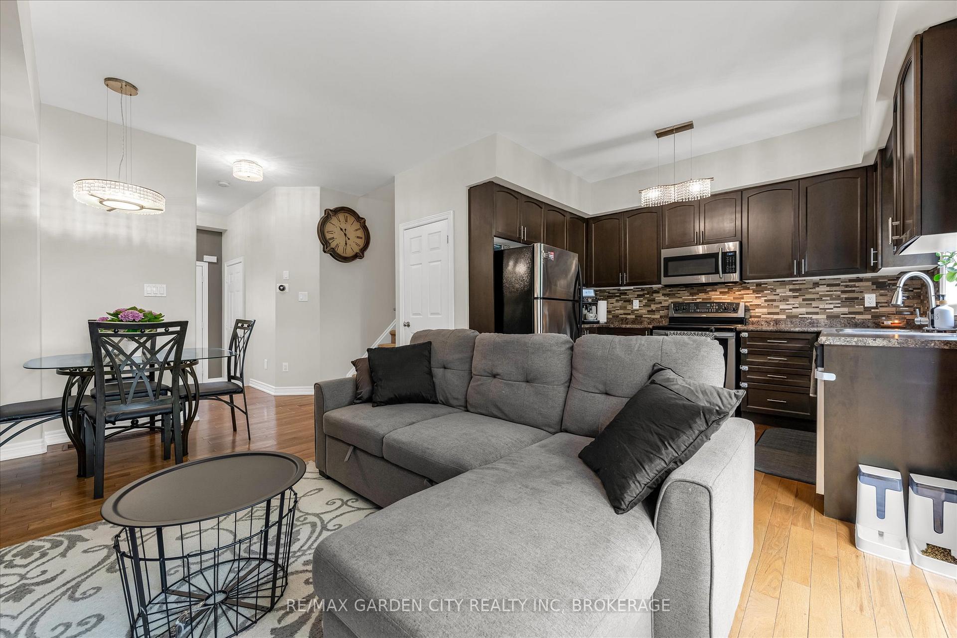 Photo 11 of 12 Chloe Street, St. Catharines, E. Chester — HOMEH