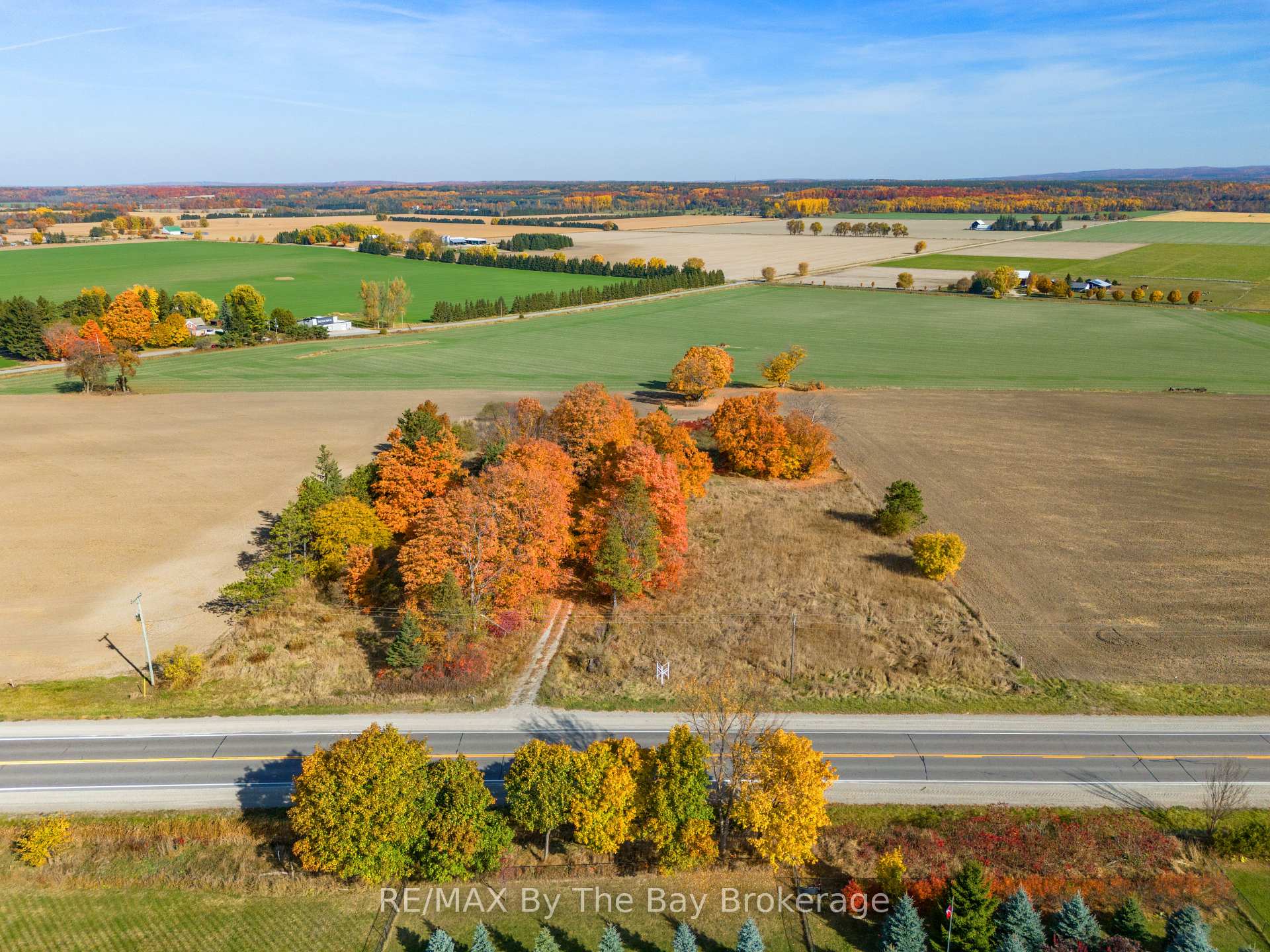 Photo 8 of 2500 Highway 26, Springwater, Rural Springwater — HOMEH
