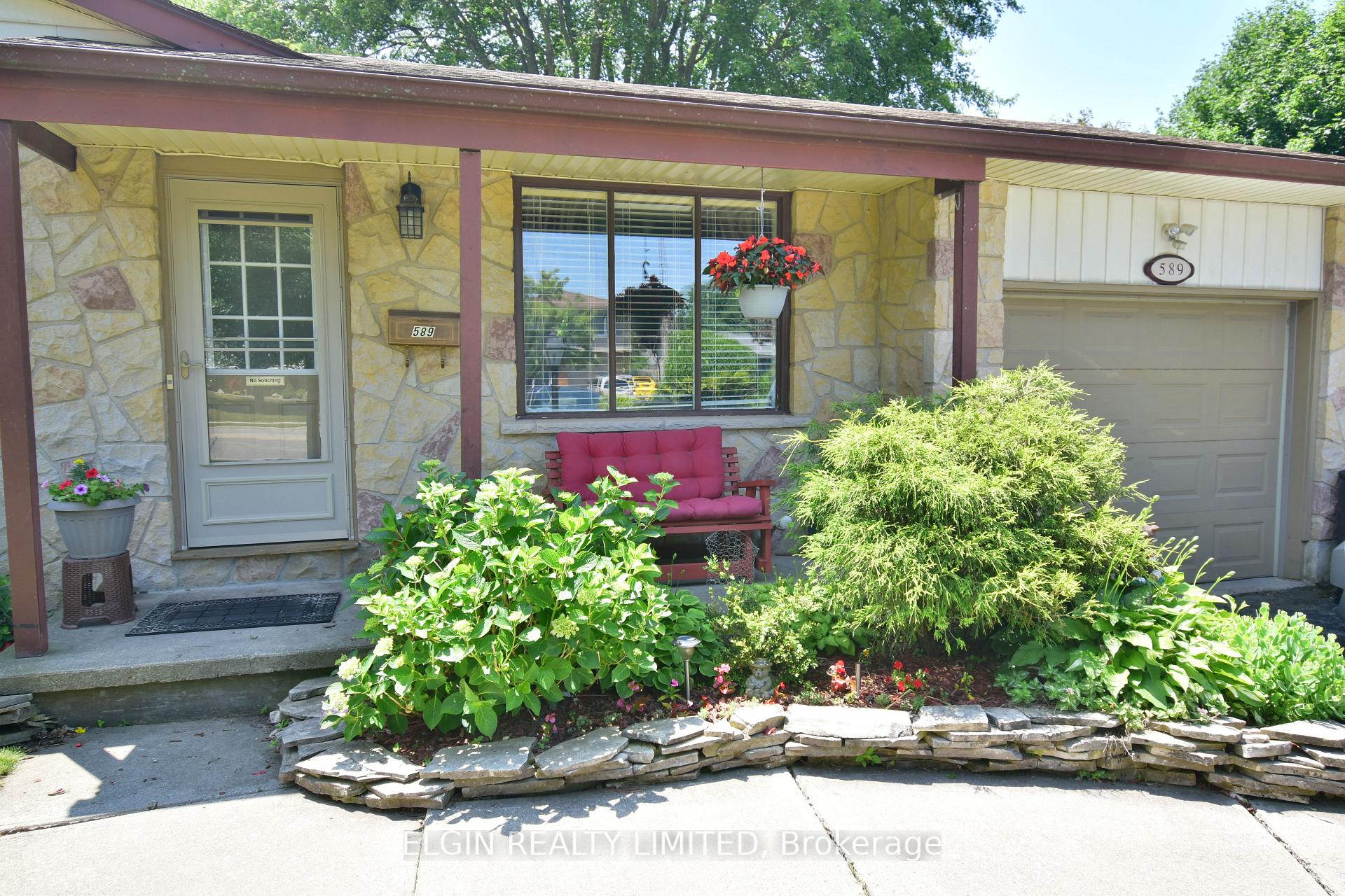 Photo 3 of 589 Elm Street, St. Thomas — HOMEH