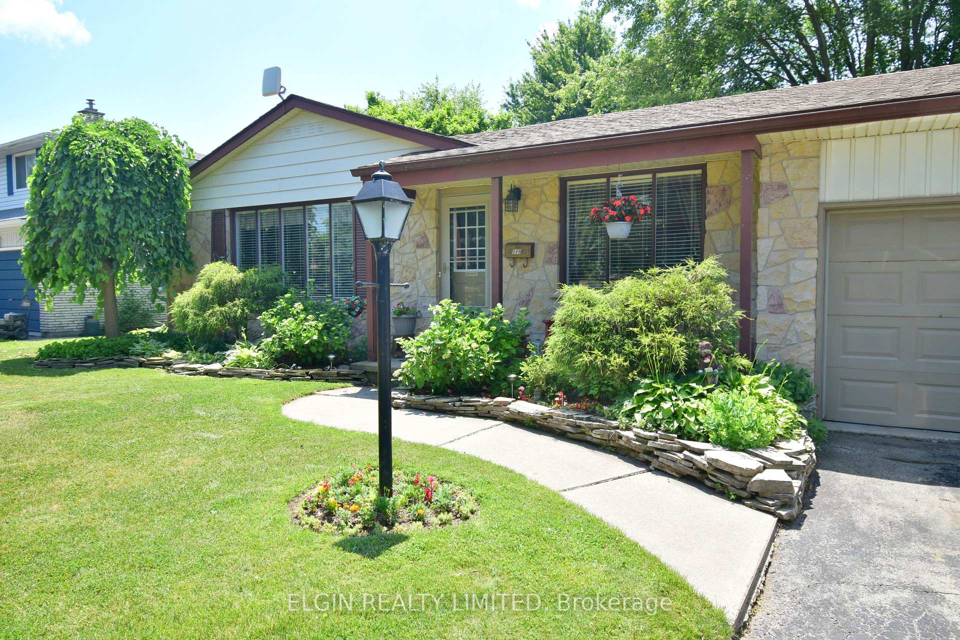 Photo 4 of 589 Elm Street, St. Thomas — HOMEH