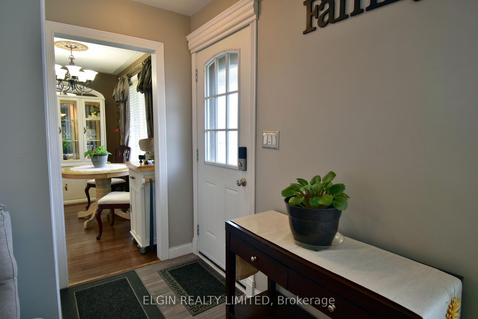 Photo 5 of 589 Elm Street, St. Thomas — HOMEH