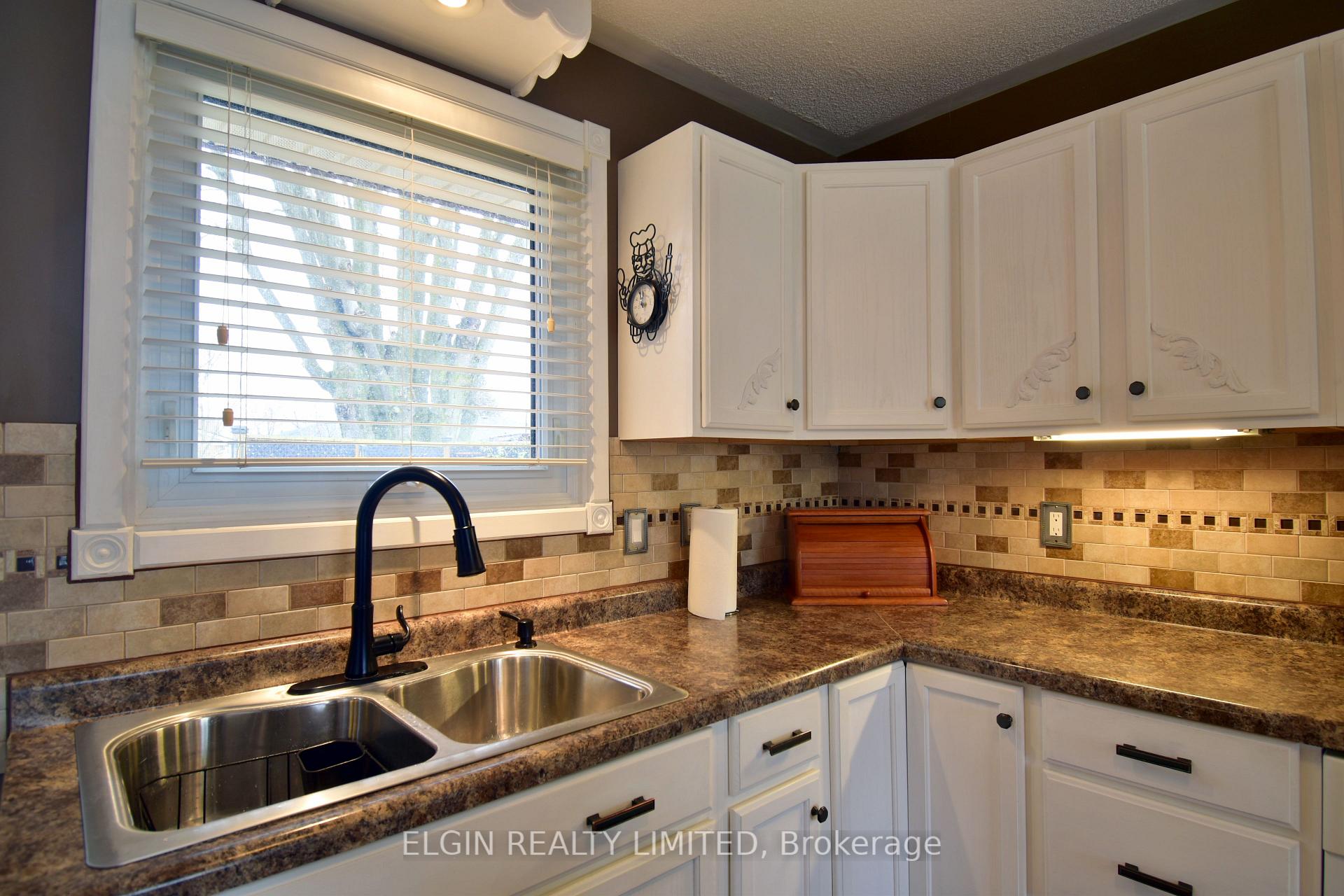 Photo 10 of 589 Elm Street, St. Thomas — HOMEH