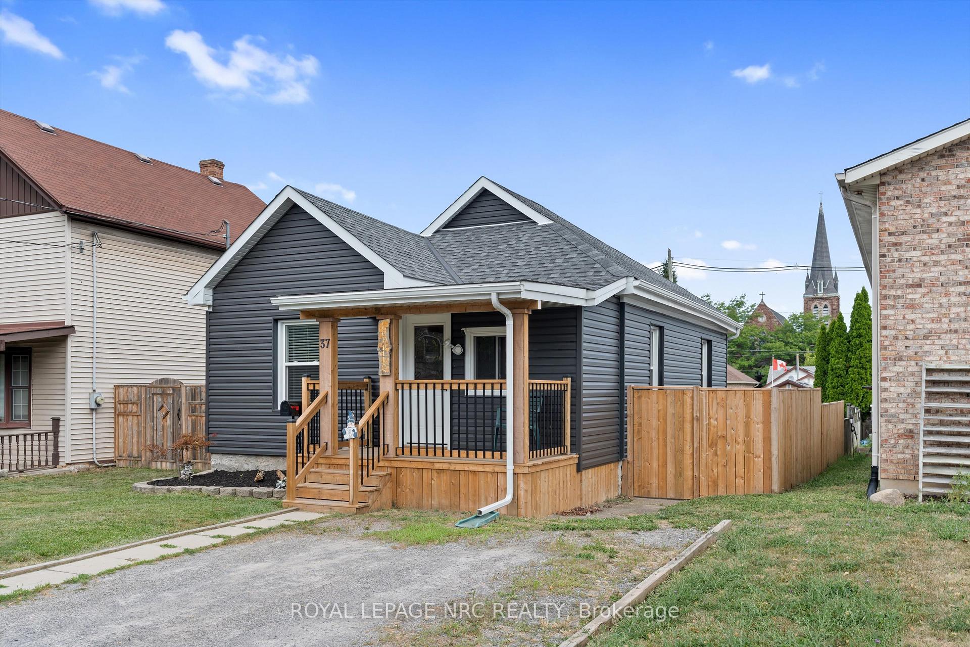 Photo 2 of 37 Almond Street, St. Catharines, Secord Woods — HOMEH