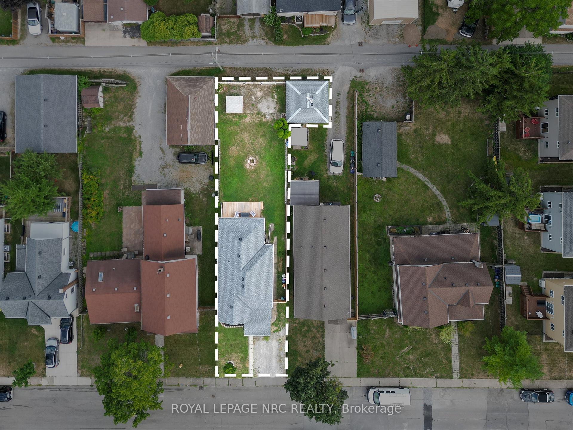 Photo 3 of 37 Almond Street, St. Catharines, Secord Woods — HOMEH