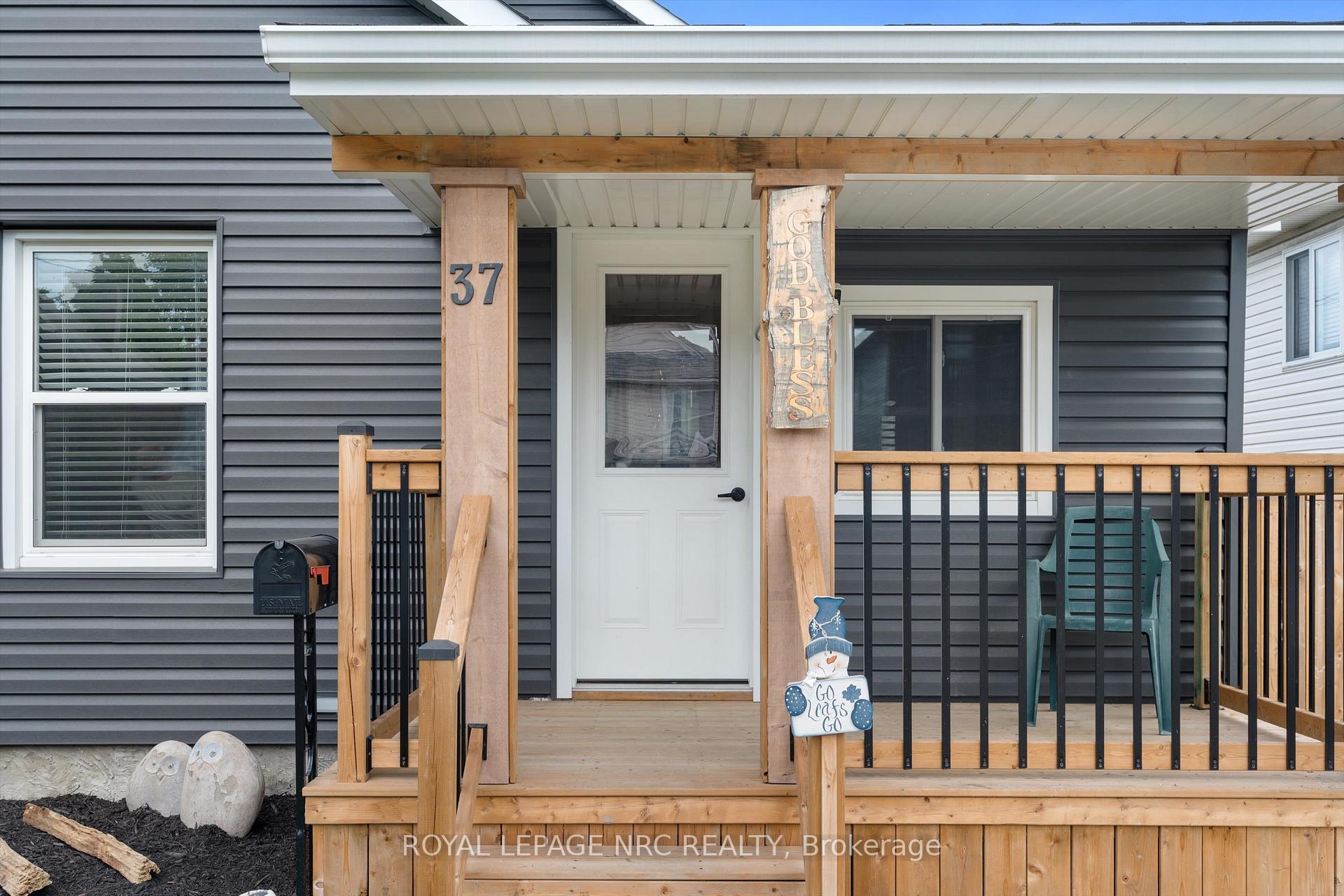 Photo 4 of 37 Almond Street, St. Catharines, Secord Woods — HOMEH