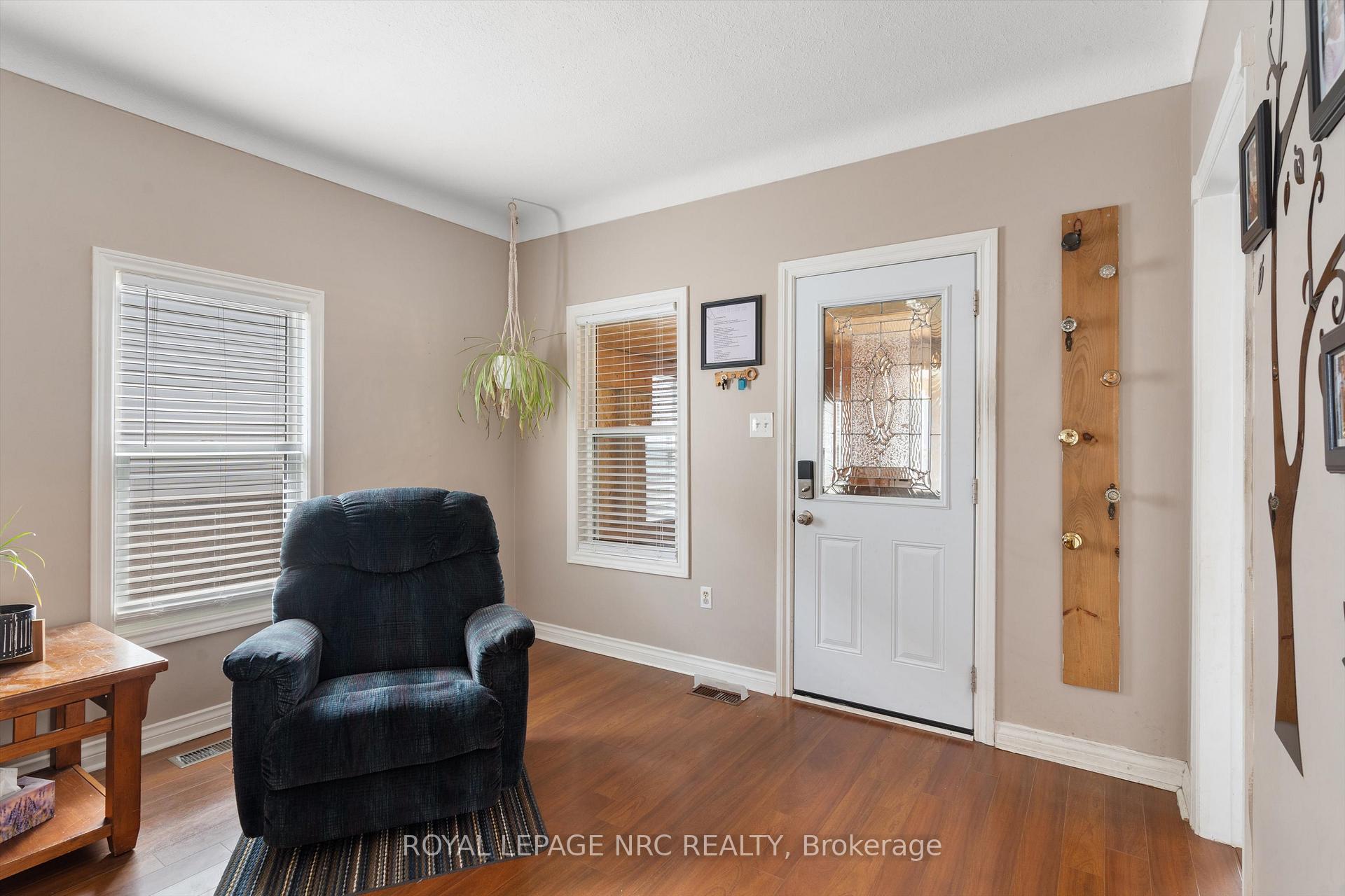 Photo 5 of 37 Almond Street, St. Catharines, Secord Woods — HOMEH