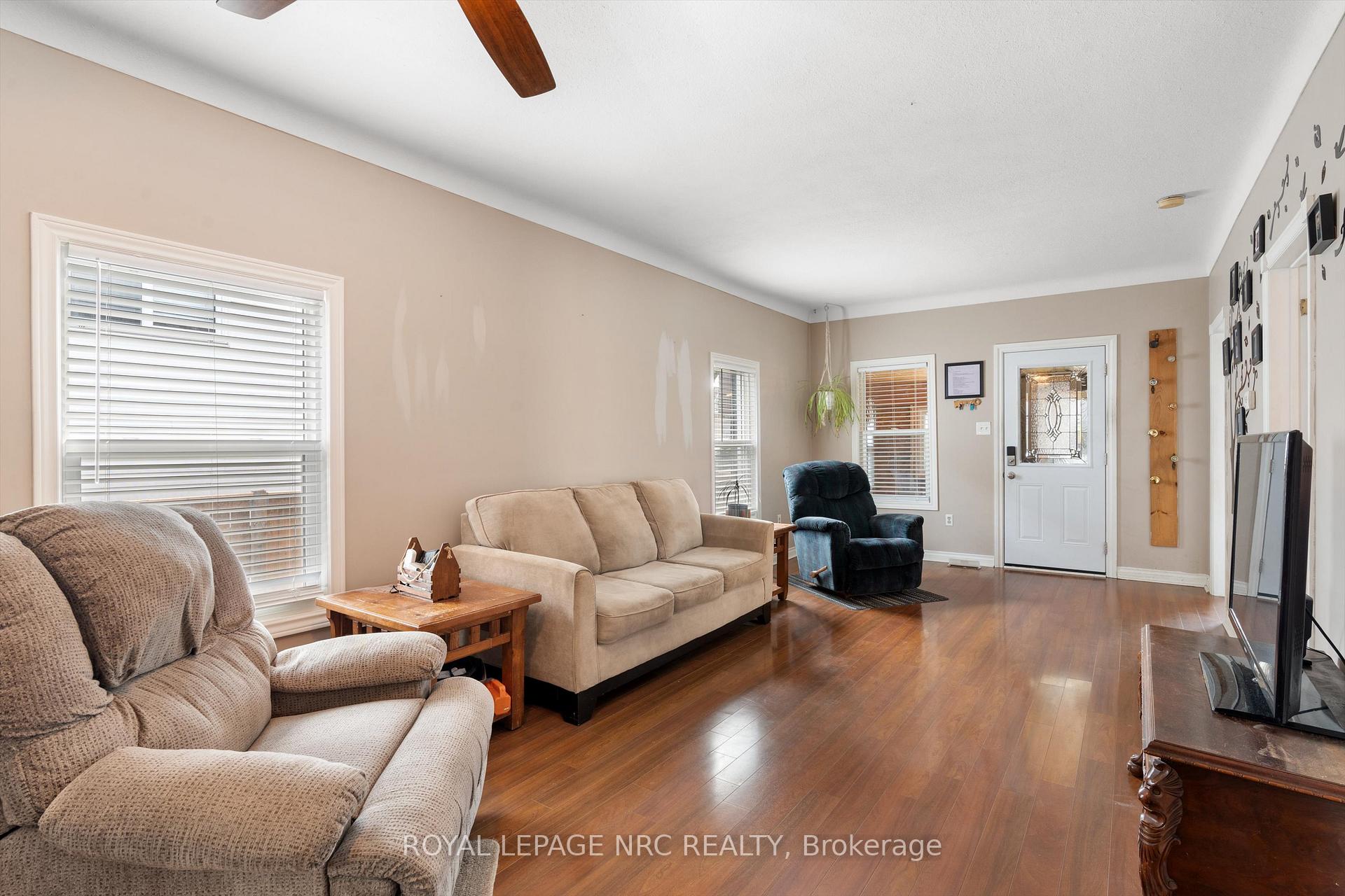 Photo 6 of 37 Almond Street, St. Catharines, Secord Woods — HOMEH