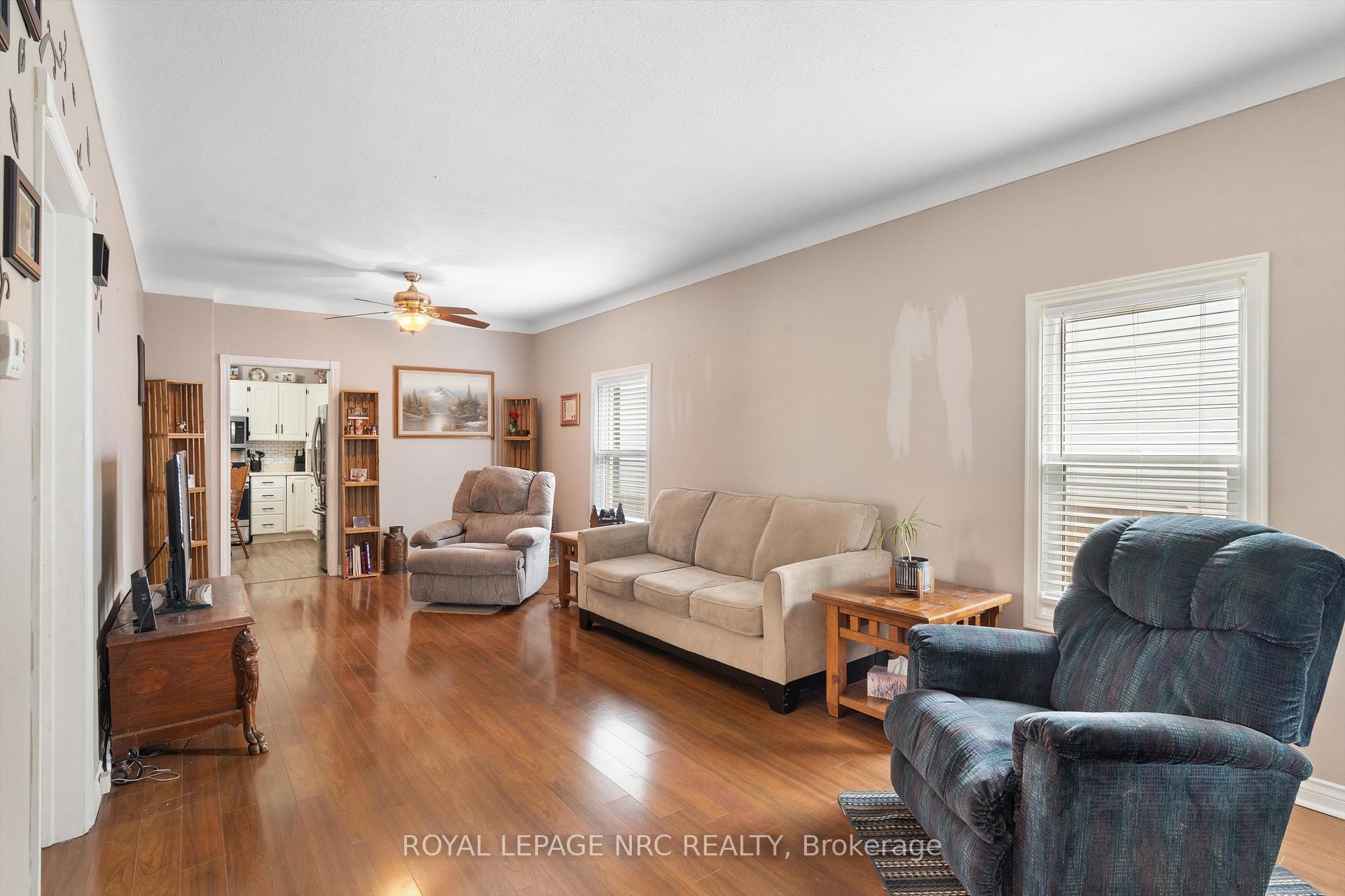 Photo 8 of 37 Almond Street, St. Catharines, Secord Woods — HOMEH