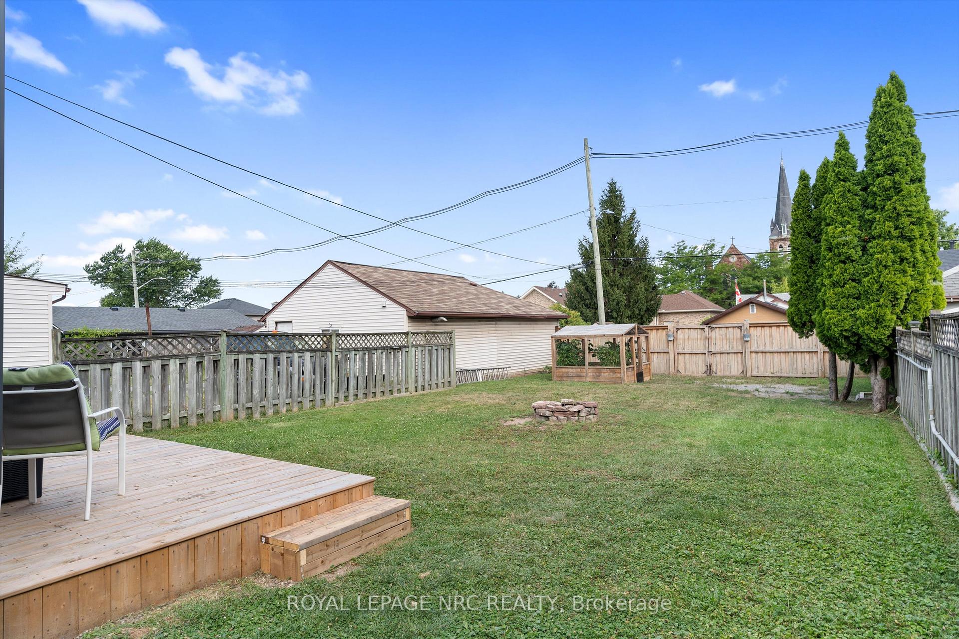 Photo 23 of 37 Almond Street, St. Catharines, Secord Woods — HOMEH