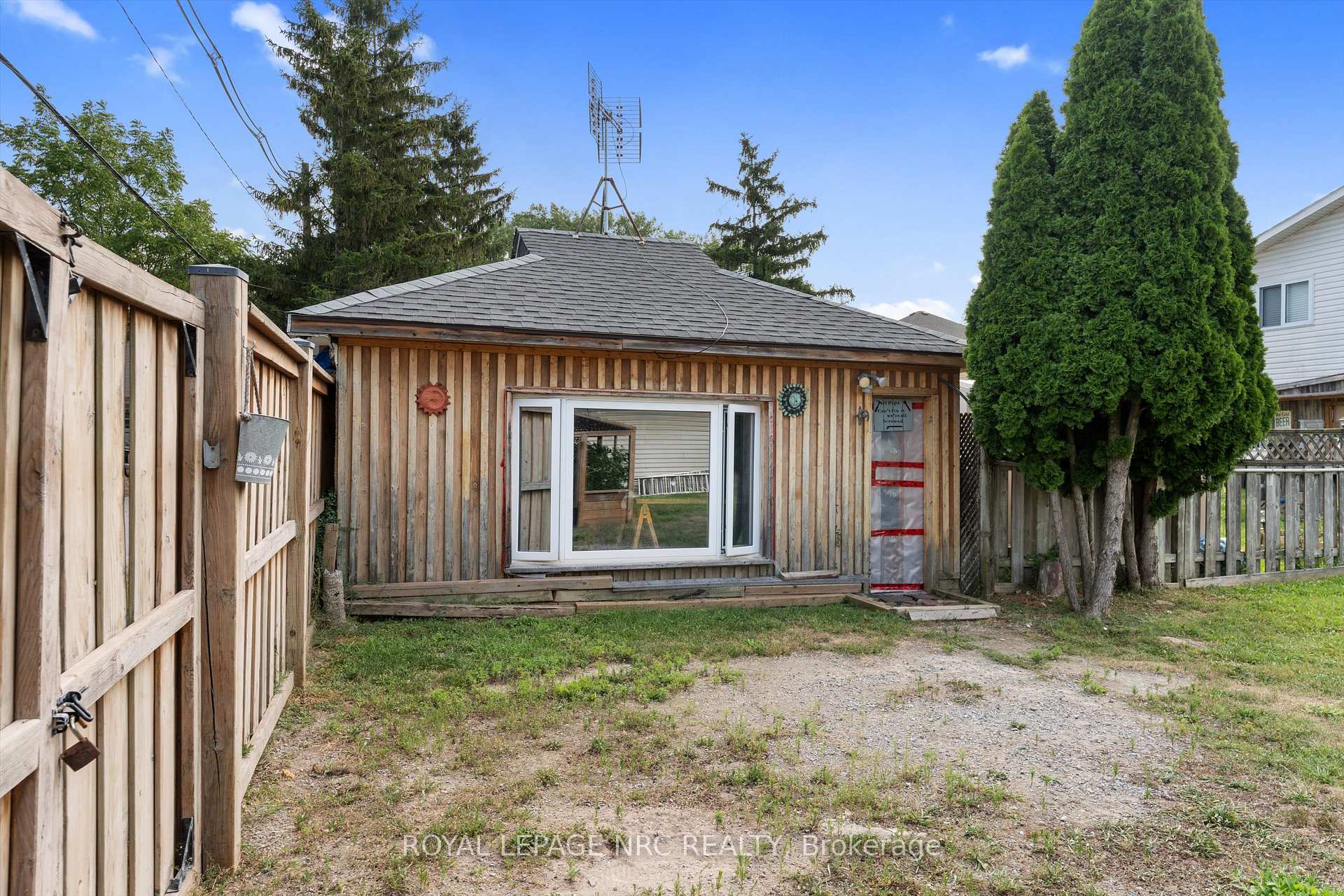 Photo 25 of 37 Almond Street, St. Catharines, Secord Woods — HOMEH