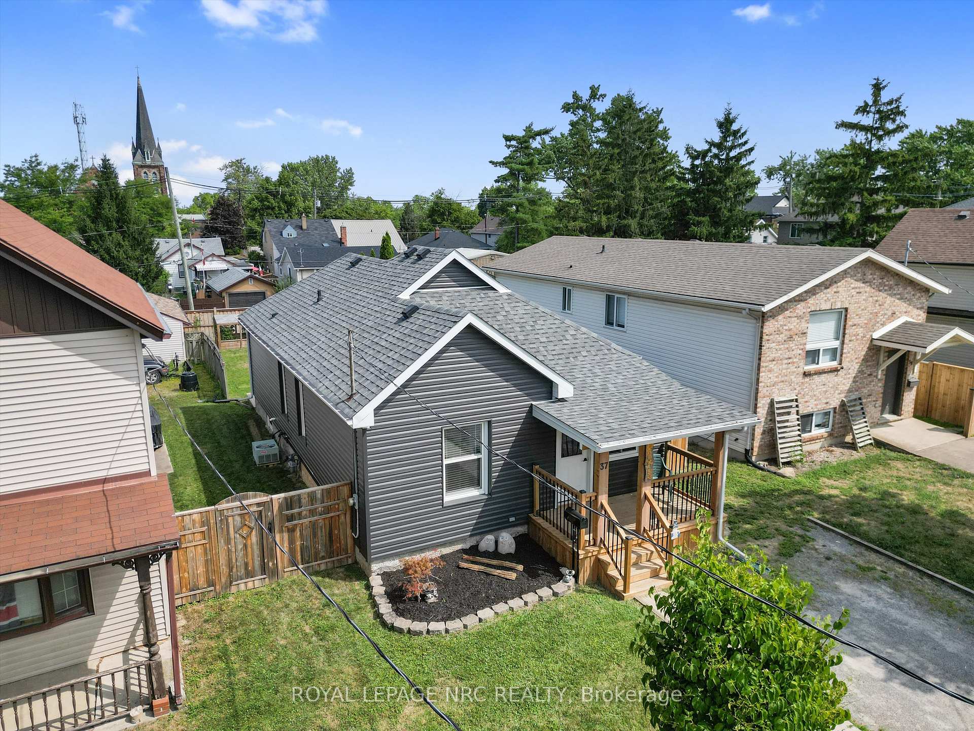 Photo 28 of 37 Almond Street, St. Catharines, Secord Woods — HOMEH